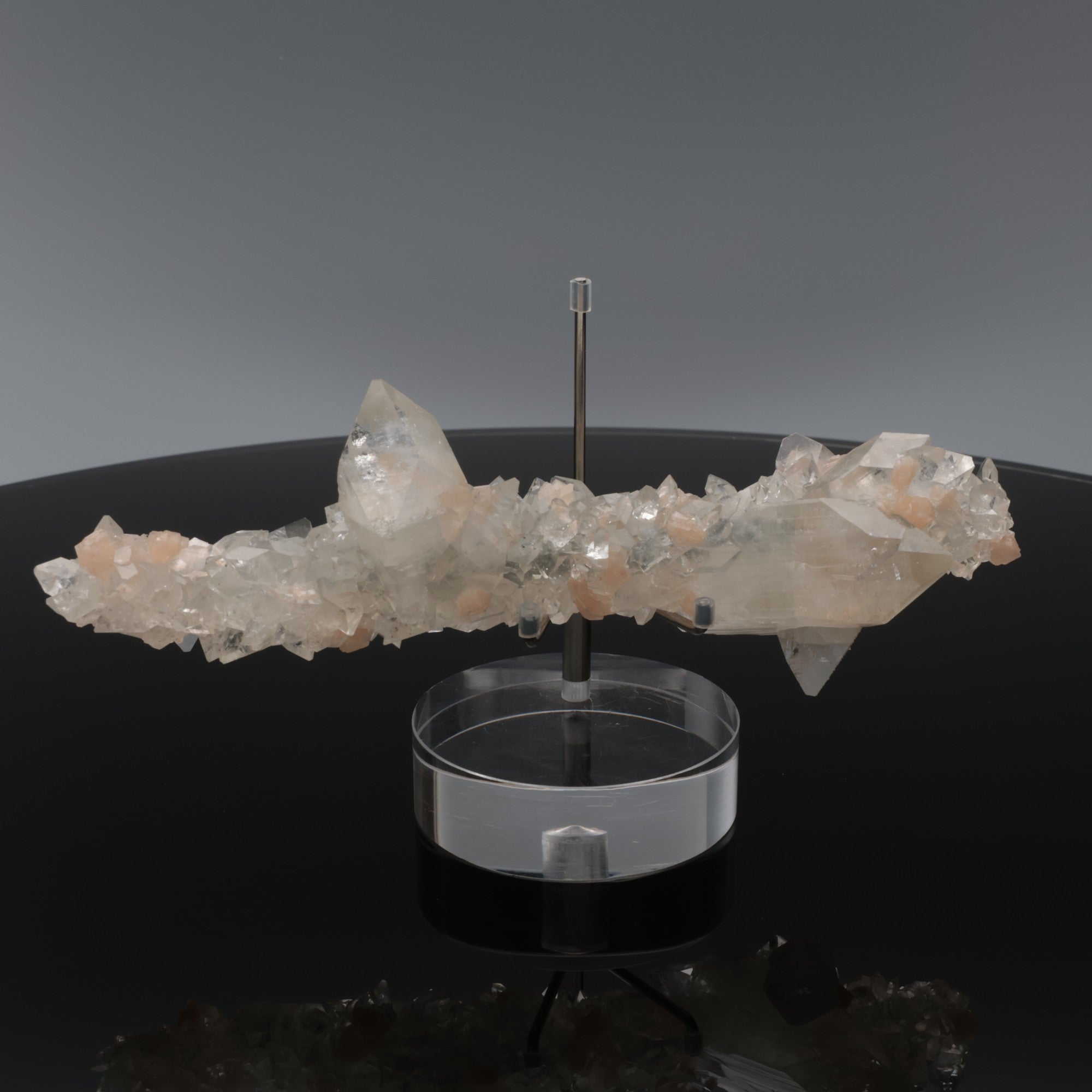 CRYSTAL BRIDGE | Apophyllit mit Stilbit aus Jalgaon | 101 g | Unikat (#1061)