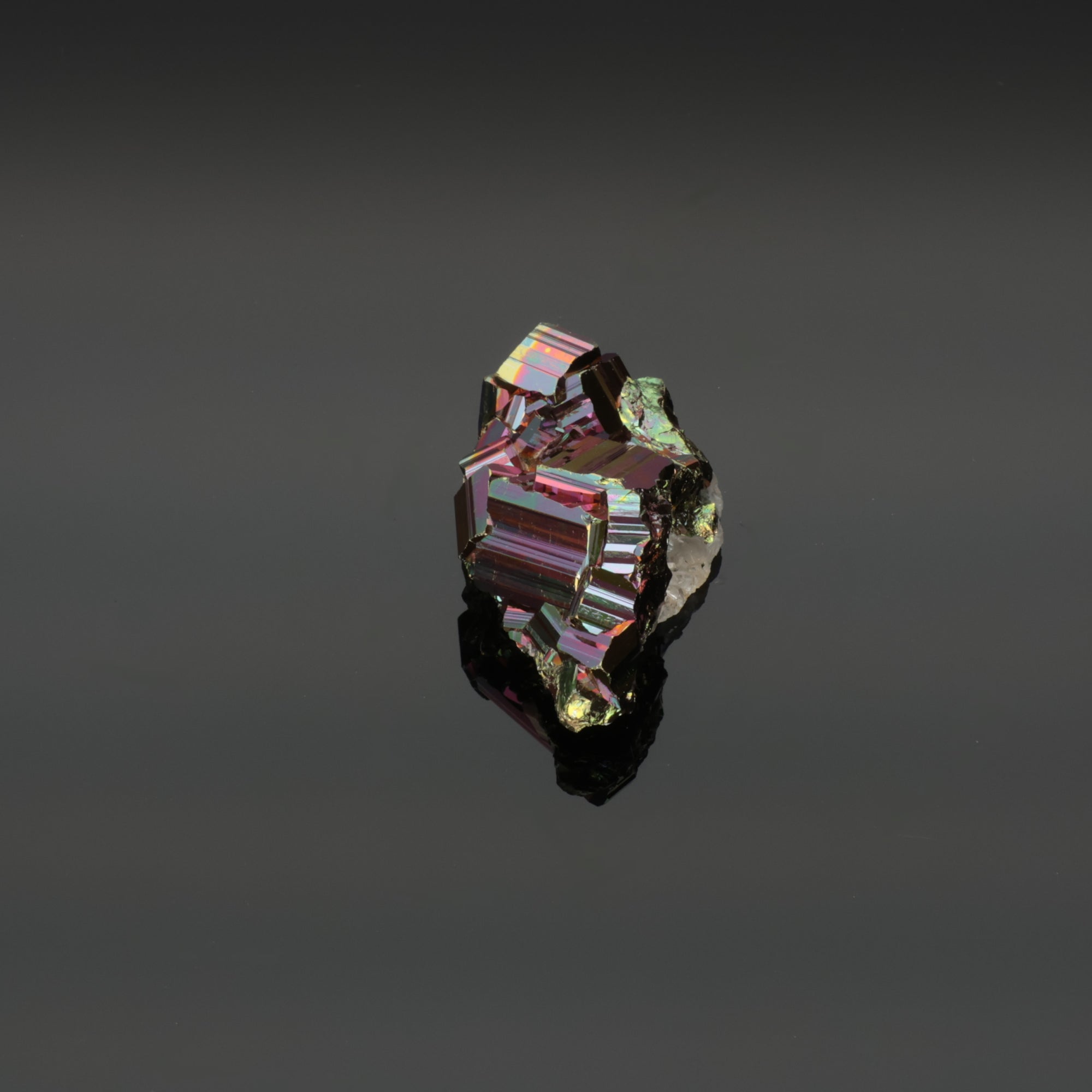 Neon Prism – Rainbow Pyrit aus Borneo, Indonesien – 29,82 g – Mineralien-Unikat (#1103)