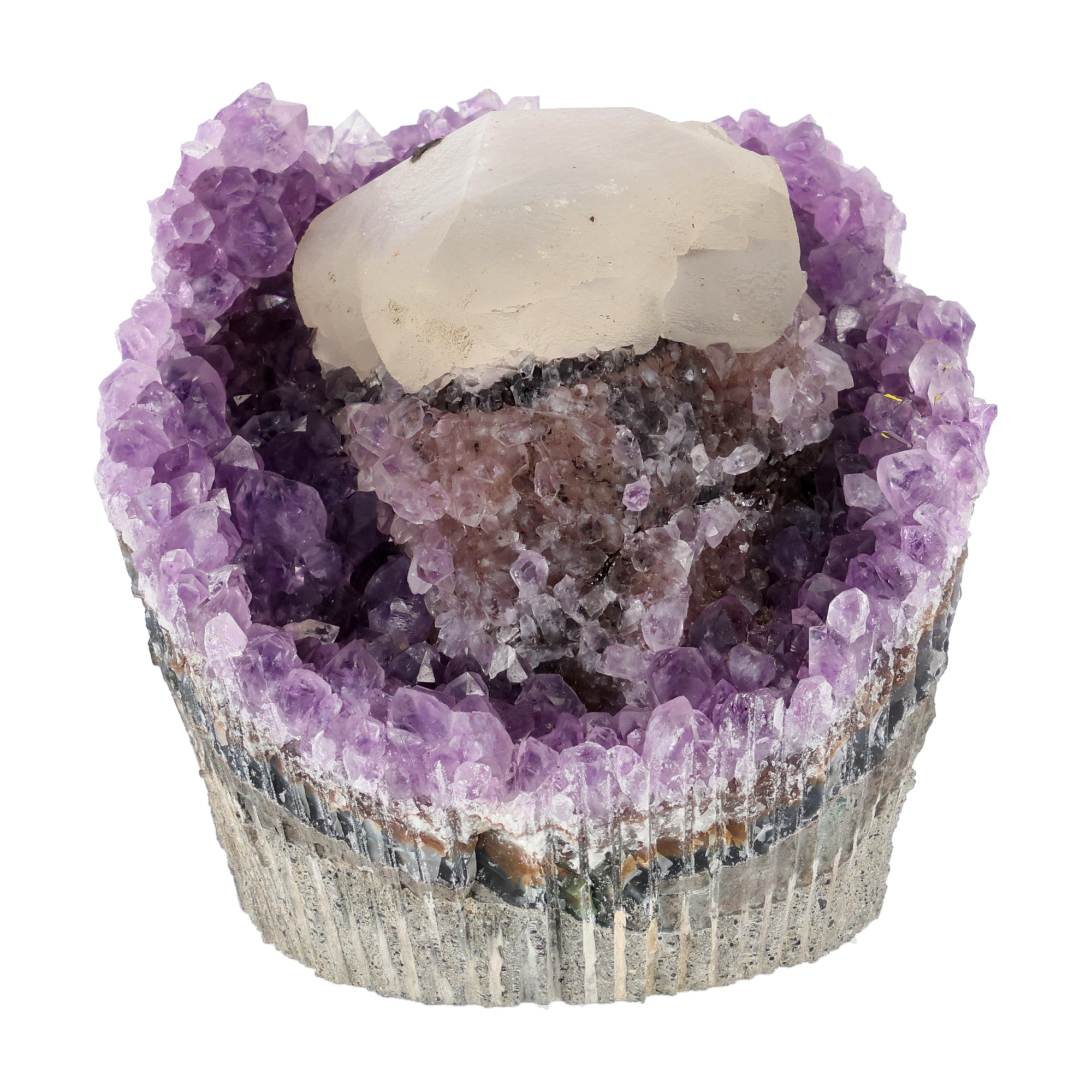 Amethyst mit Calcit aus Uruguay, Amethystkristalle mit hellen Calcitformationen, natürlich gewachsenes Mineralunikat.