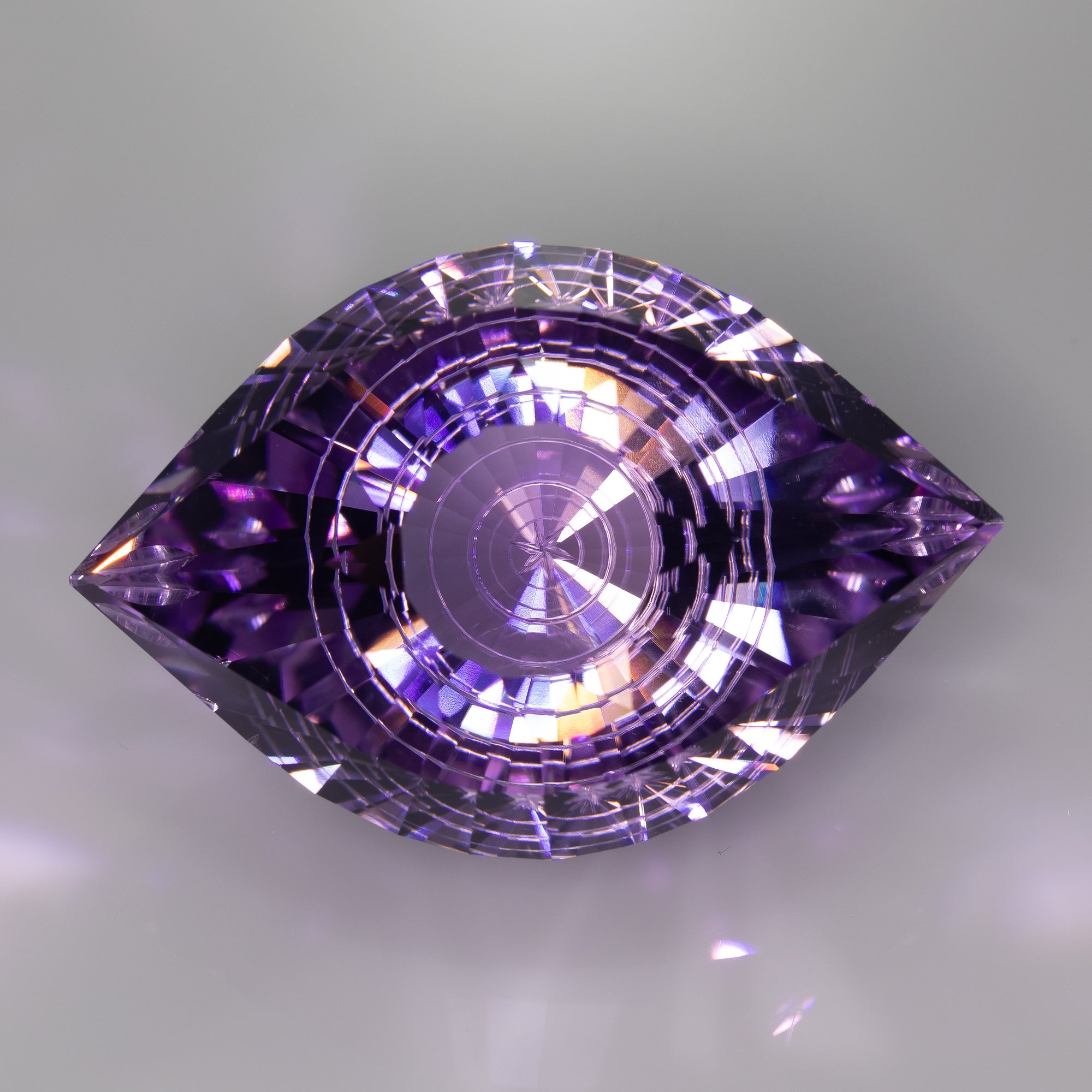 Cleopatra’s Eye - Signature Amethyst (491 ct) | Unikat von Mark Oros
