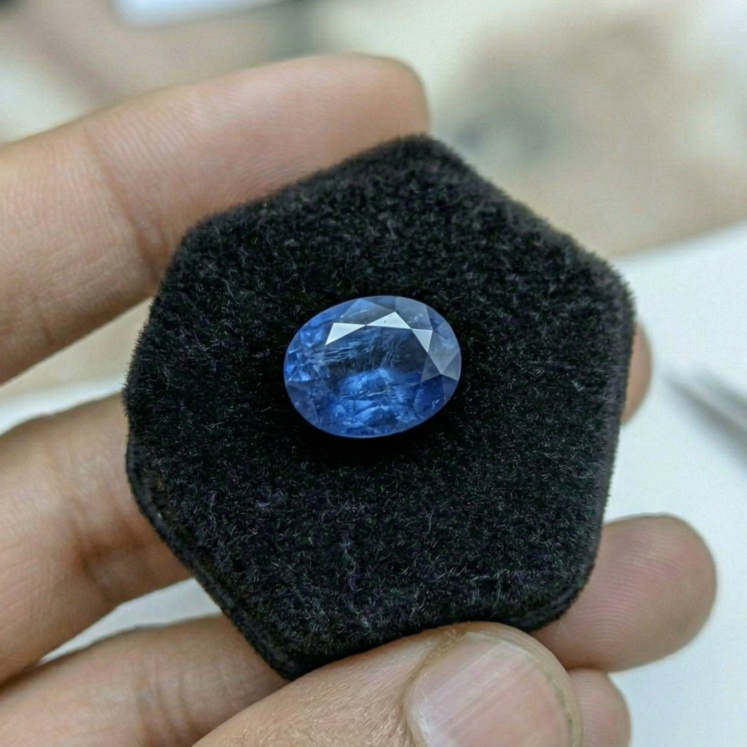 Geschliffene Kyanit Edelsteine