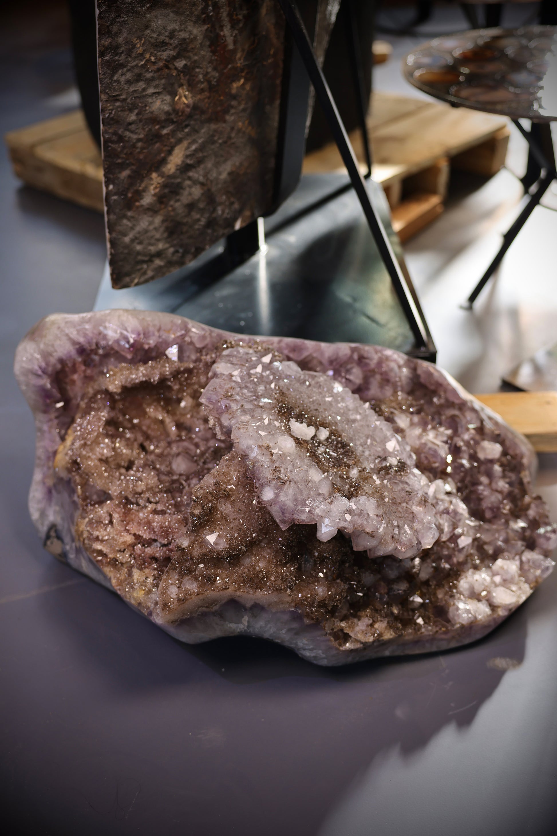 Amethyst Druse 64,8 Kg Brasilien rosa Kristalle mit Calcit - Bluse Crystal