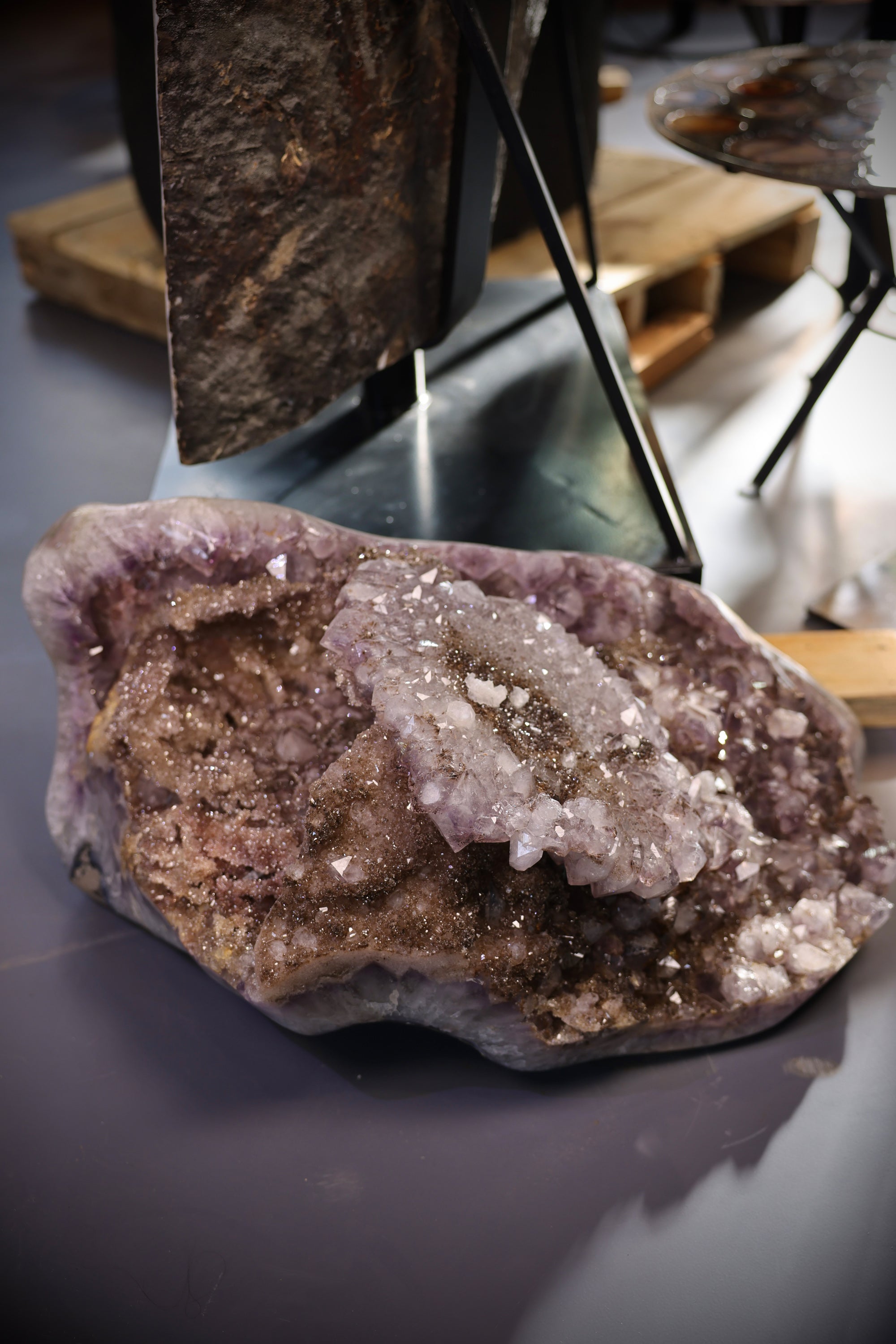 Amethyst Druse 64,8 Kg Brasilien rosa Kristalle mit Calcit - Bluse Crystal
