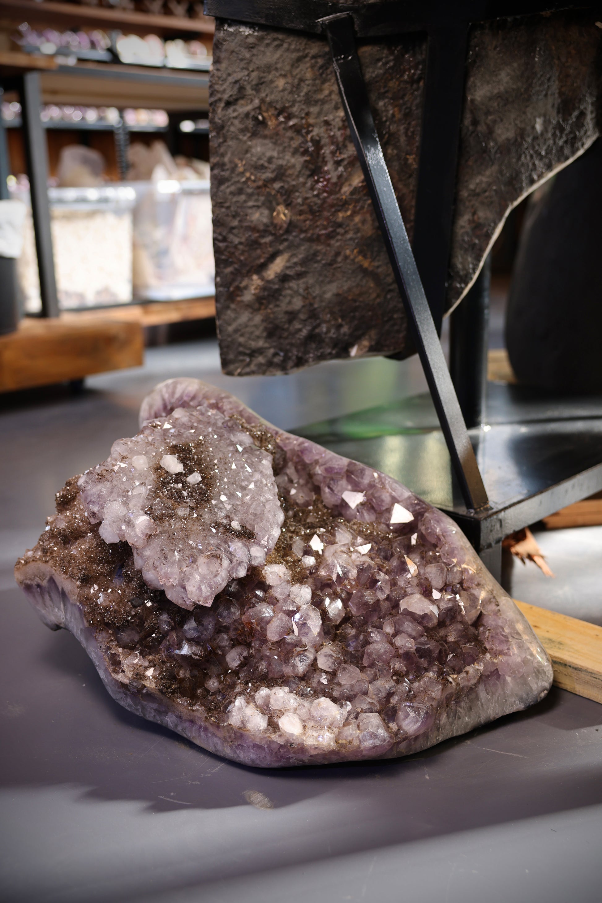 Amethyst Druse 64,8 Kg Brasilien rosa Kristalle mit Calcit - Bluse Crystal