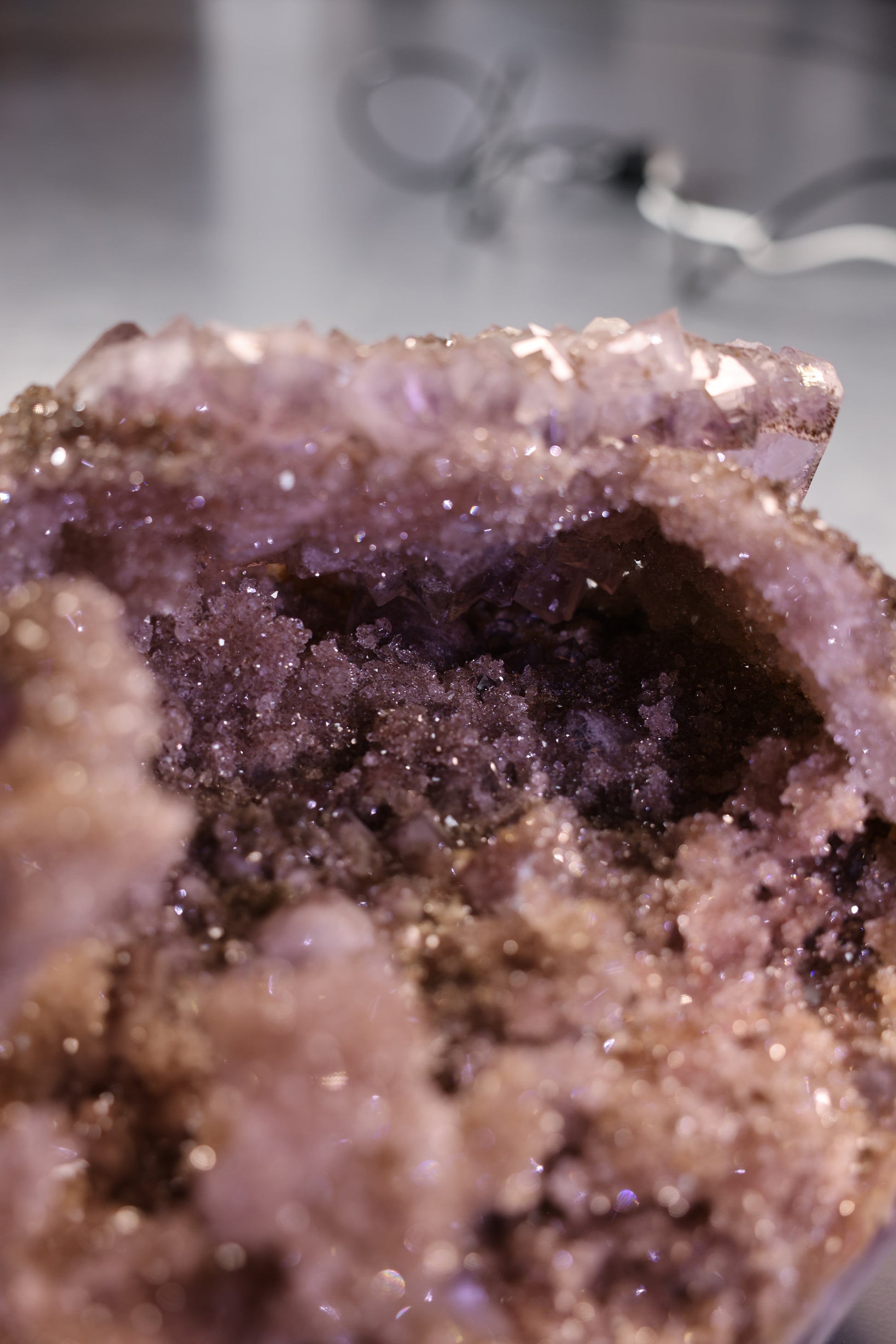 Amethyst Druse 64,8 Kg Brasilien rosa Kristalle mit Calcit - Bluse Crystal