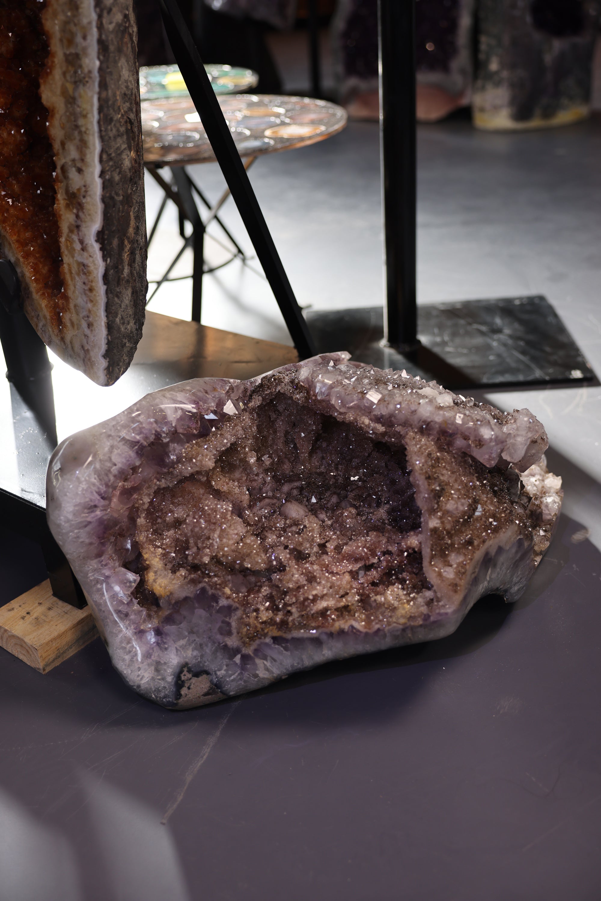 Amethyst Druse 64,8 Kg Brasilien rosa Kristalle mit Calcit - Bluse Crystal