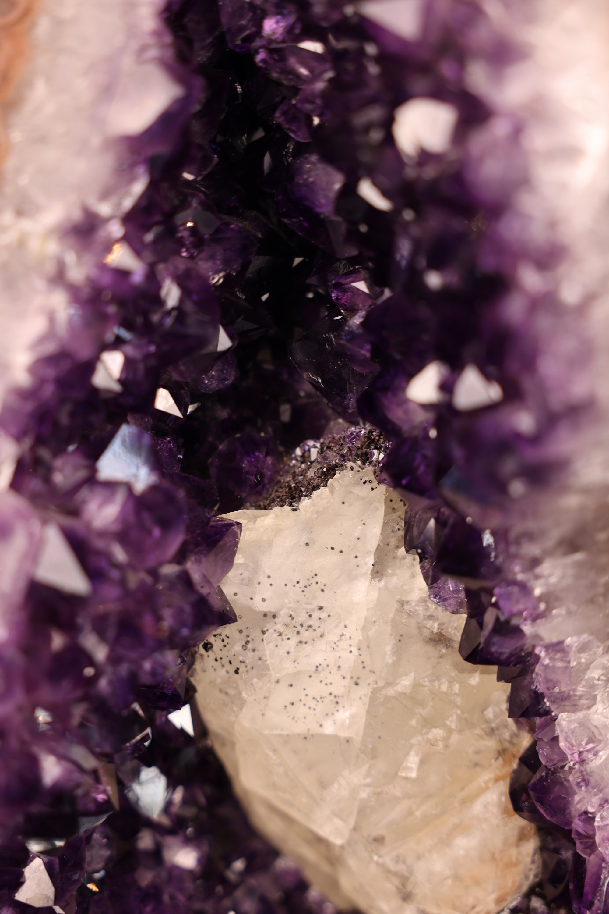 Amethyst Druse Uruguay 29,2 Kg - Open Void