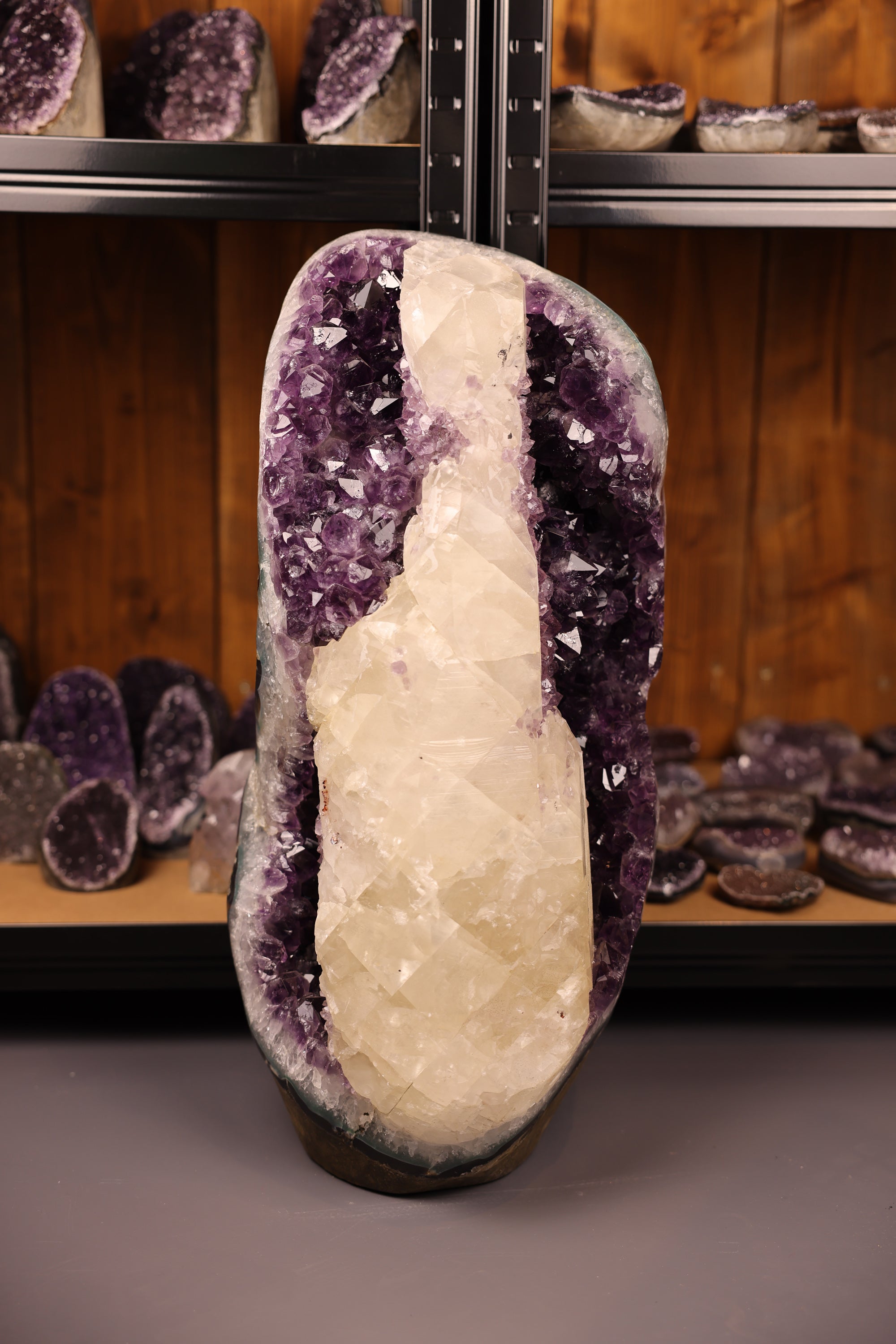 Amethyst Druse Uruguay 33,6 Kg - Calcite Split