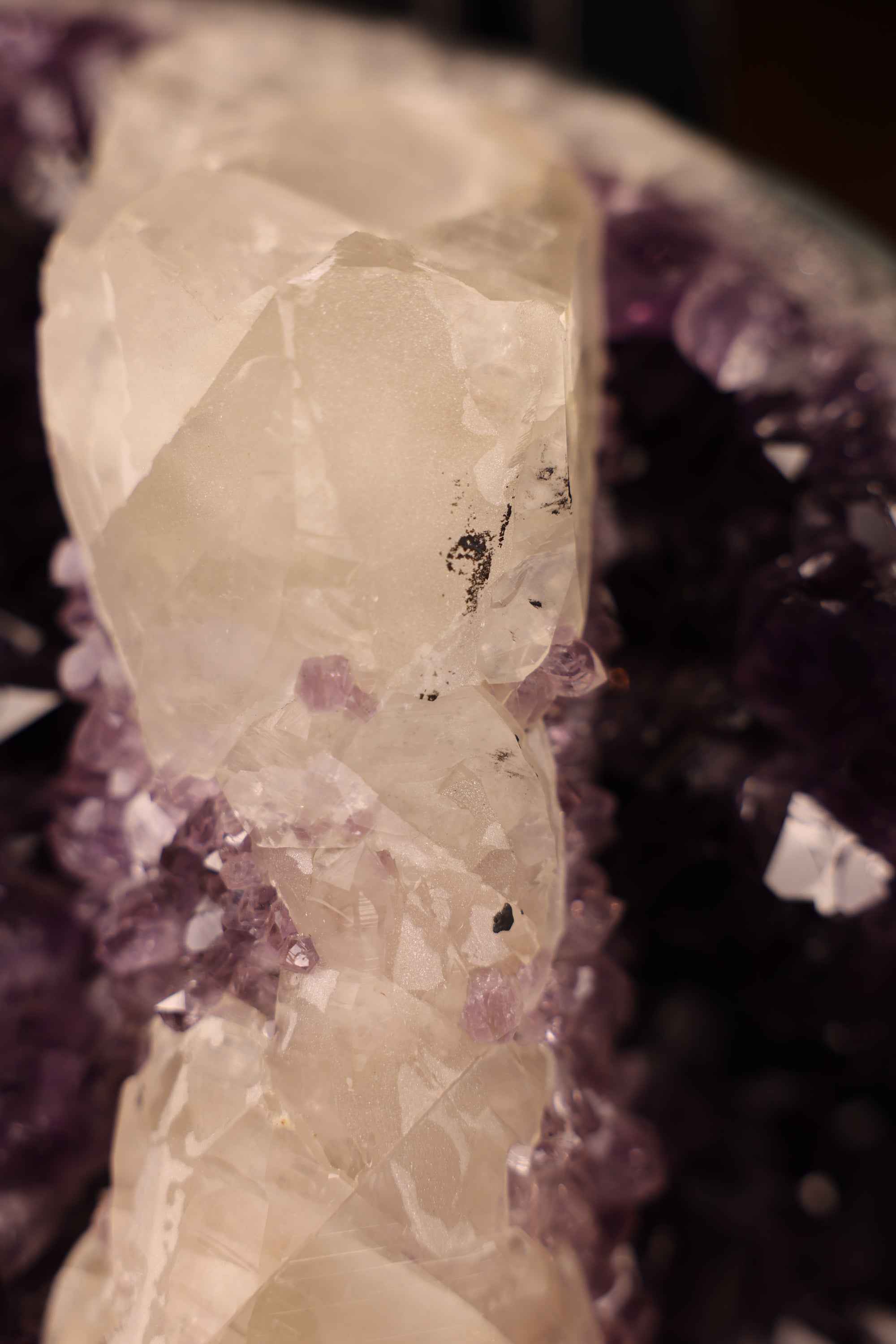 Amethyst Druse Uruguay 33,6 Kg - Calcite Split