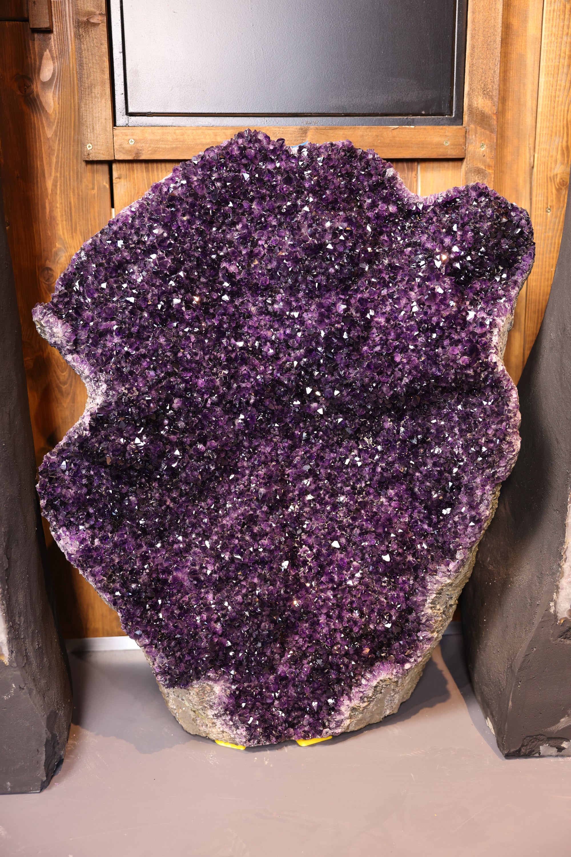 Große Amethyst Druse Uruguay 198 Kg - Violet Ocean