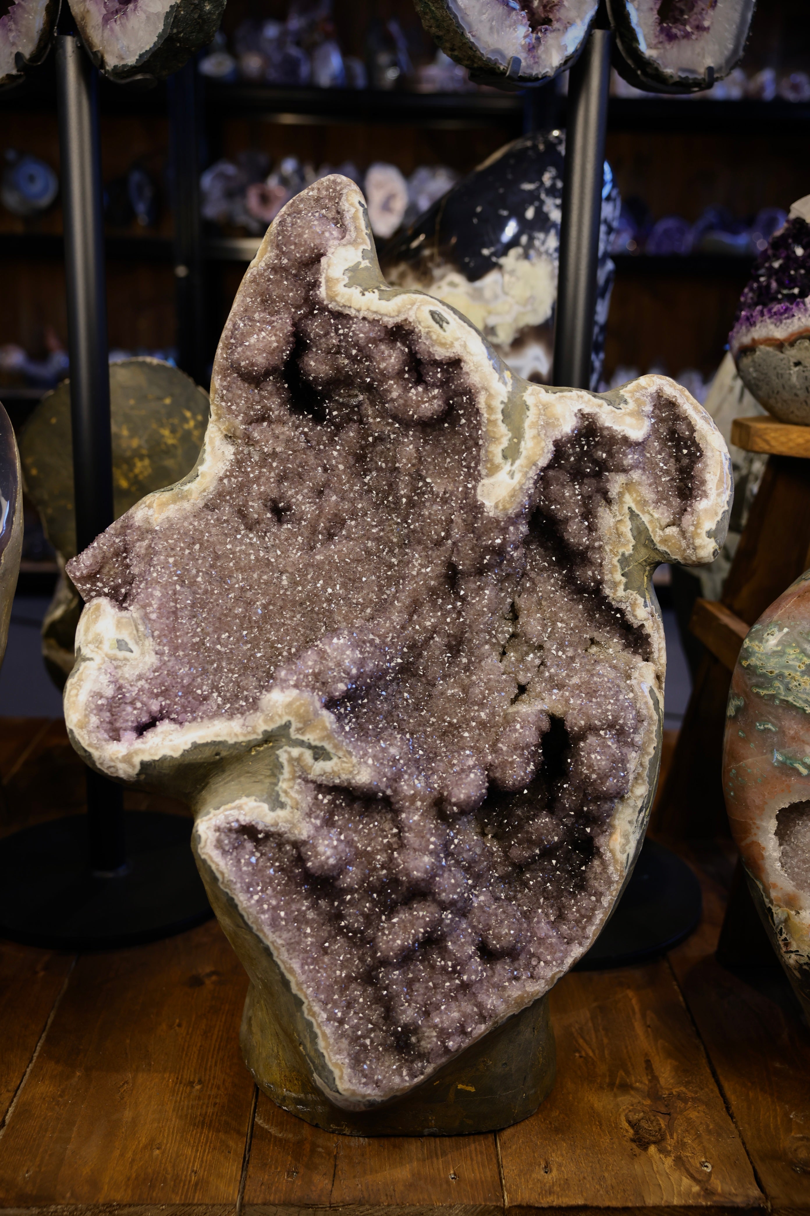 Amethyst Geode Uruguay 80,4 kg helle Kristalle offene Struktur natürliche Form Unikat

