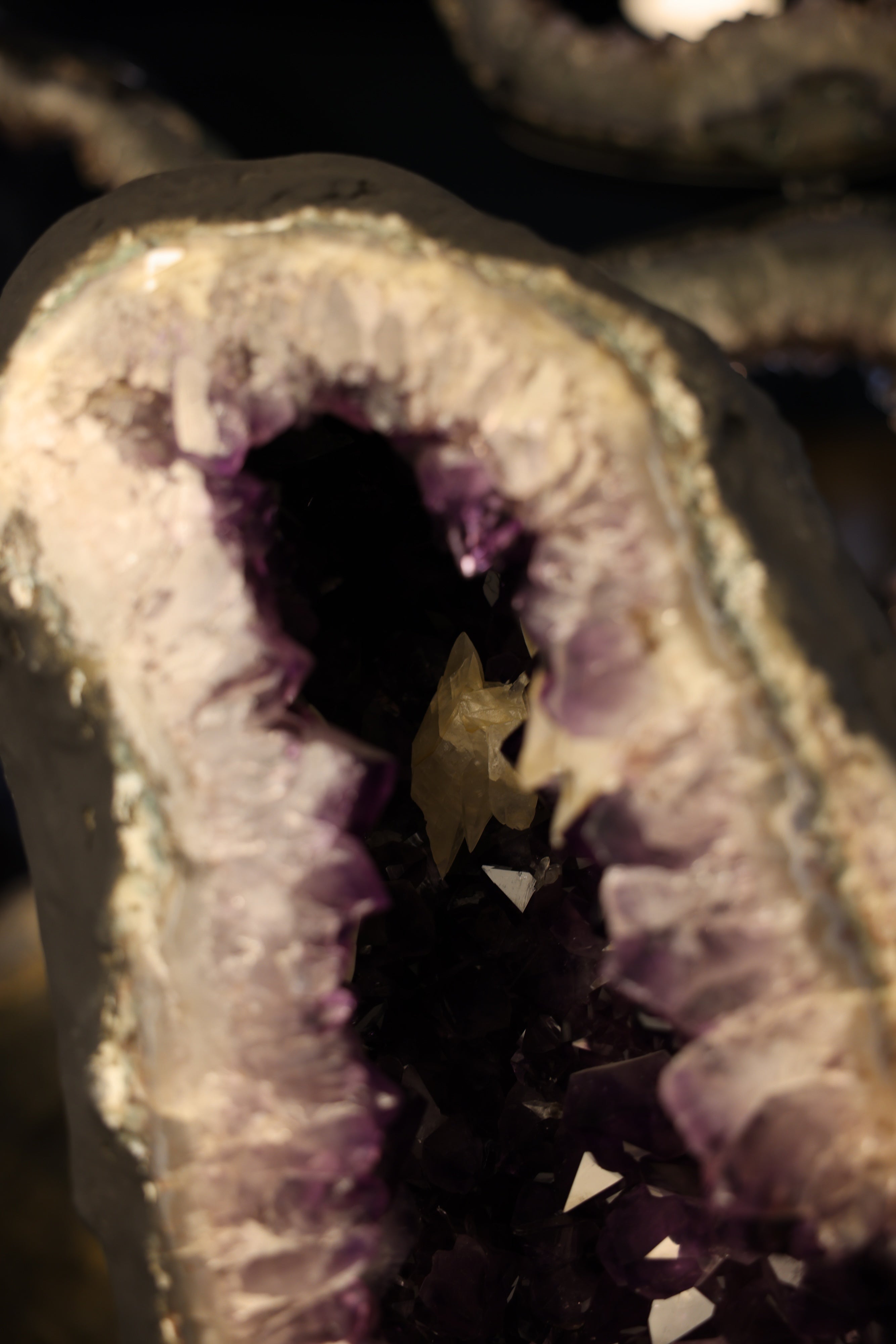 Amethyst-Druse „Twin Cathedral XL“ – 91 kg