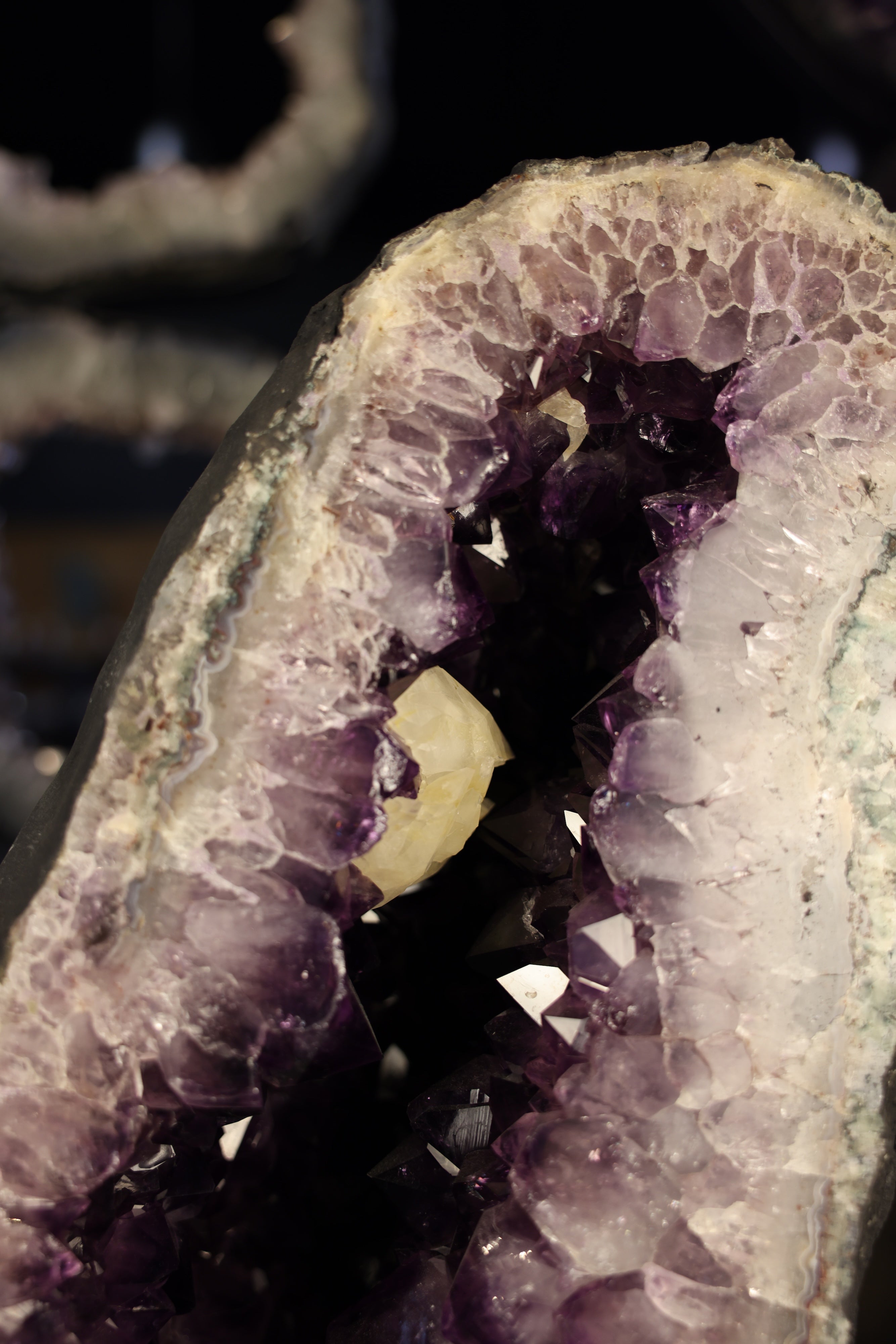 Amethyst-Druse „Twin Cathedral XL“ – 85 kg