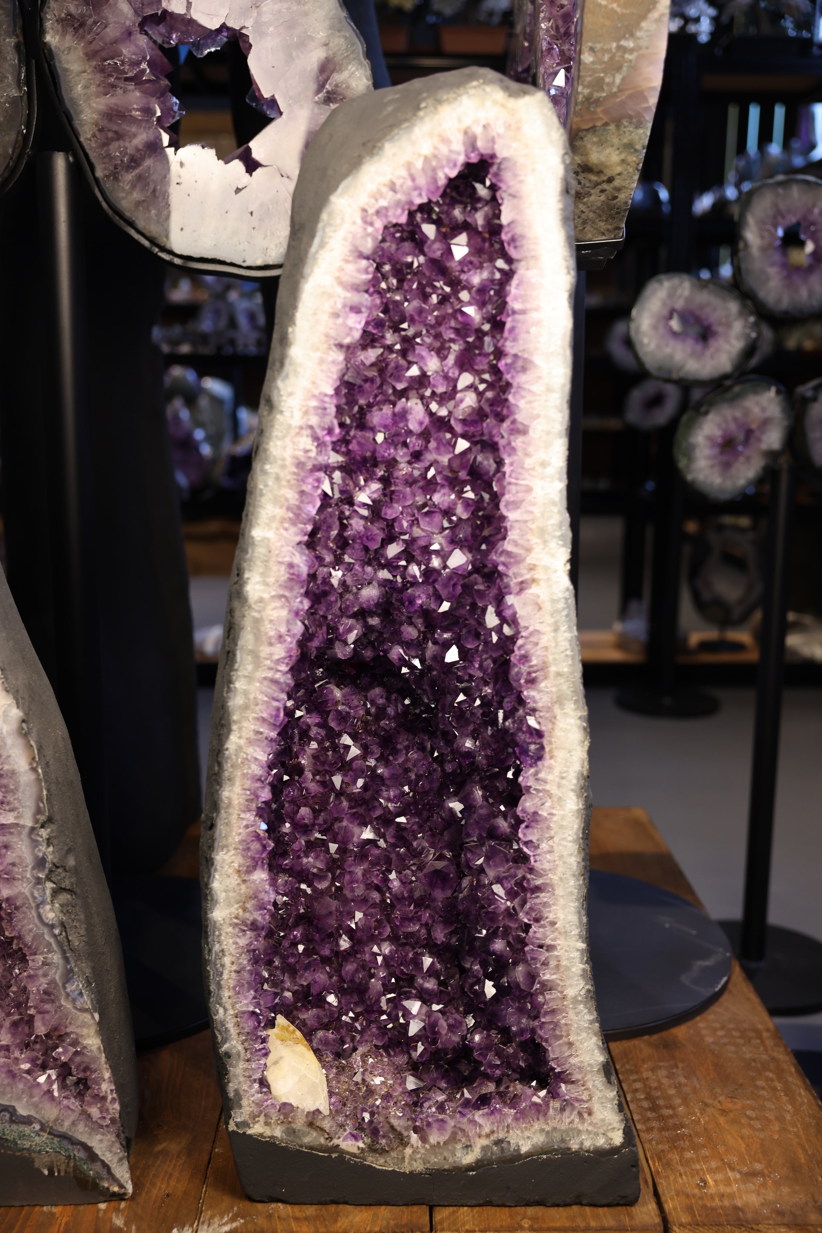 Amethyst-Druse „Twin Cathedral L“ – 64 kg