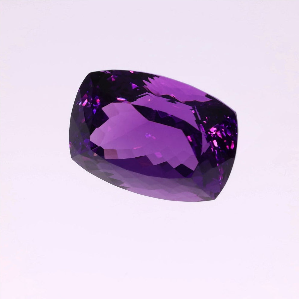 32,37 ct Amethyst im Kissenschliff (Antik) - Tiefviolette Brillanz aus Brasilien
