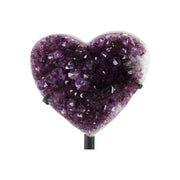 Großes Amethyst Herz aus Brasilien mit natürlicher Kristallstruktur in tiefvioletter Farbe auf Standfuß als dekoratives Einzelstück ca. 10 kg