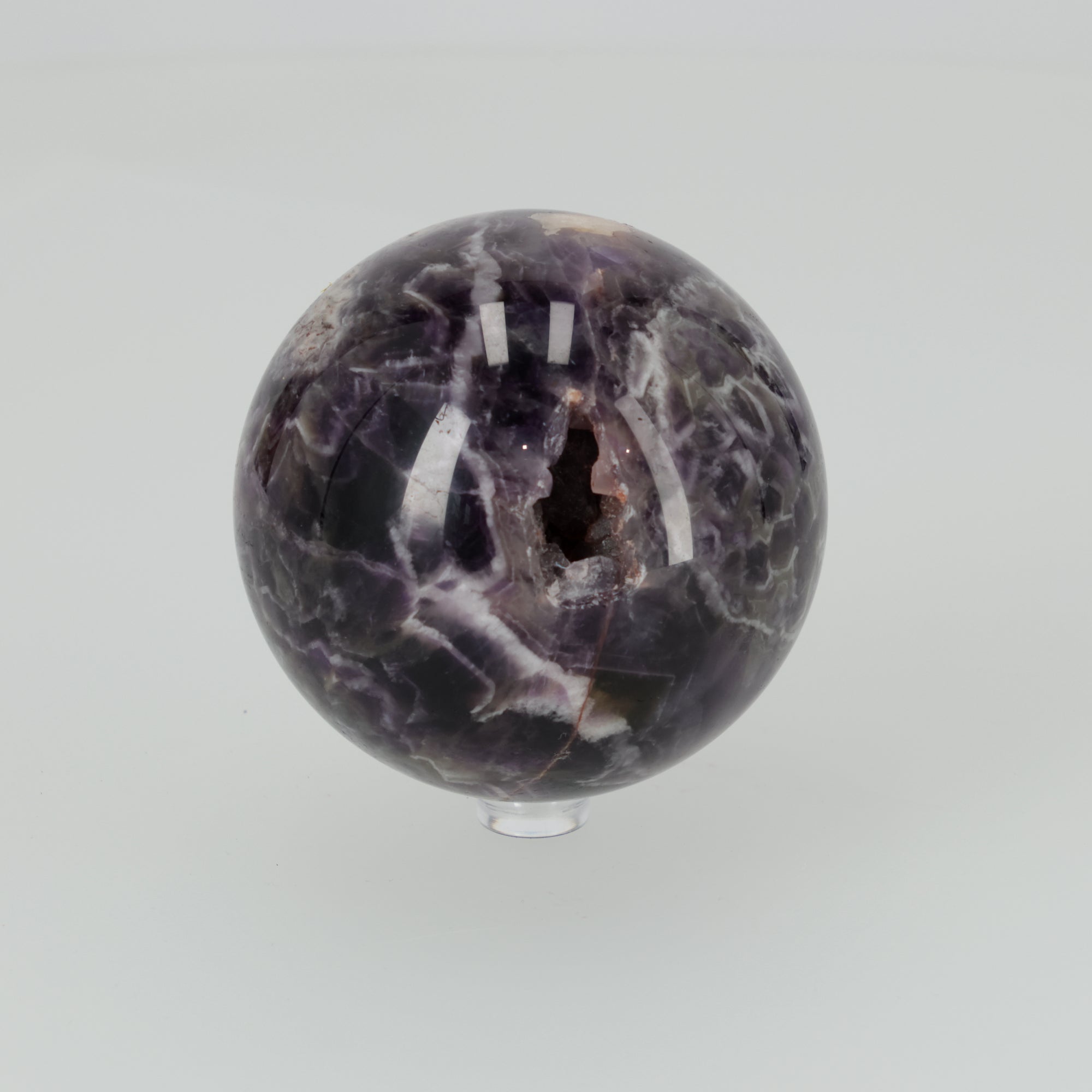 Chevron Amethyst Kugel aus Brasilien – Ausdrucksstarke Bänderung in perfekter Kugelform | 748g Unikat (#618)