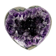 Poliertes Amethyst - Herz aus Uruguay mit natürlicher Kristalldruse