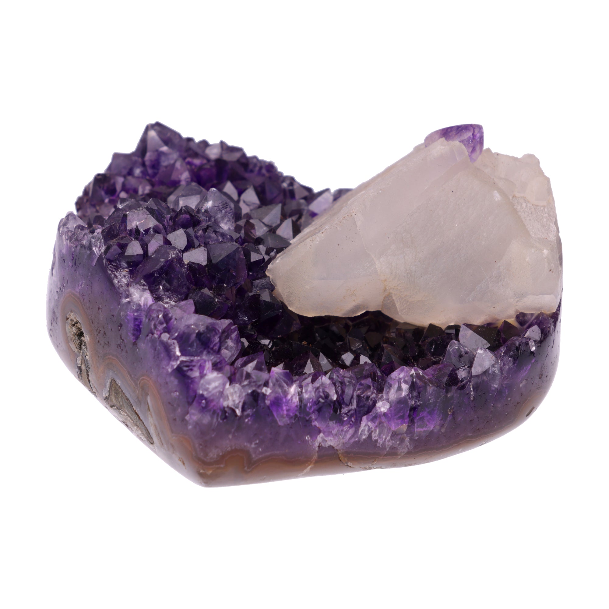 Poliertes Amethyst - Herz aus Uruguay mit natürlicher Kristalldruse und weißen Calcitkristallen im inneren.