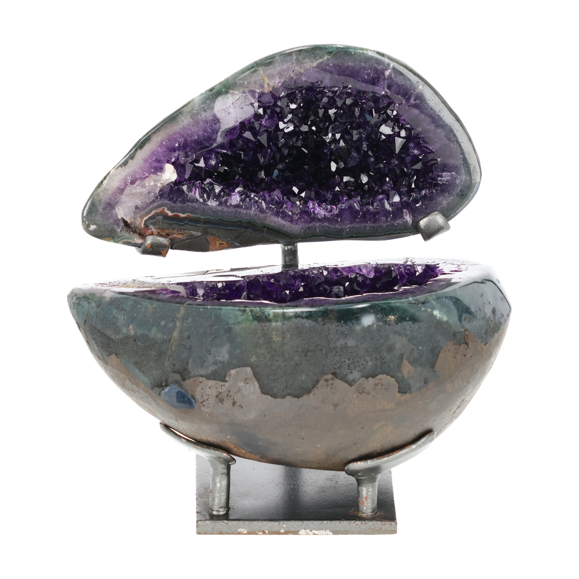 Amethyst Geoden-Juwelenbox aus Uruguay auf Metallstandfuß mit geöffneter Geode und violetter Kristalldruse im Inneren.