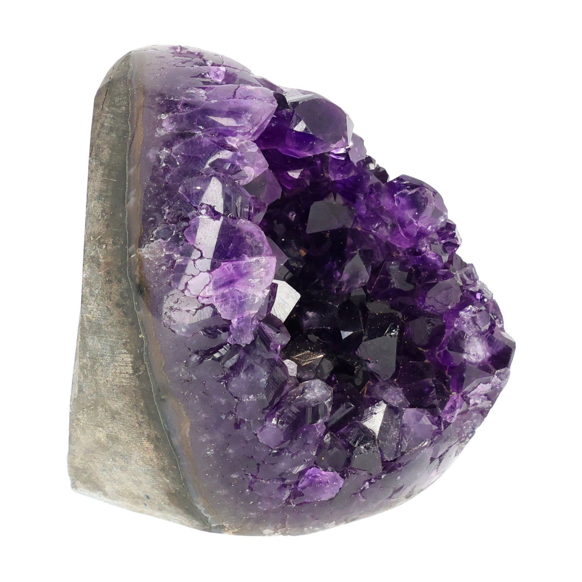 Mehrere hochwertige Amethyst Mini Cut Bases aus Uruguay mit dicht gewachsenen, tiefvioletten Kristallen auf einer Präsentationsfläche.