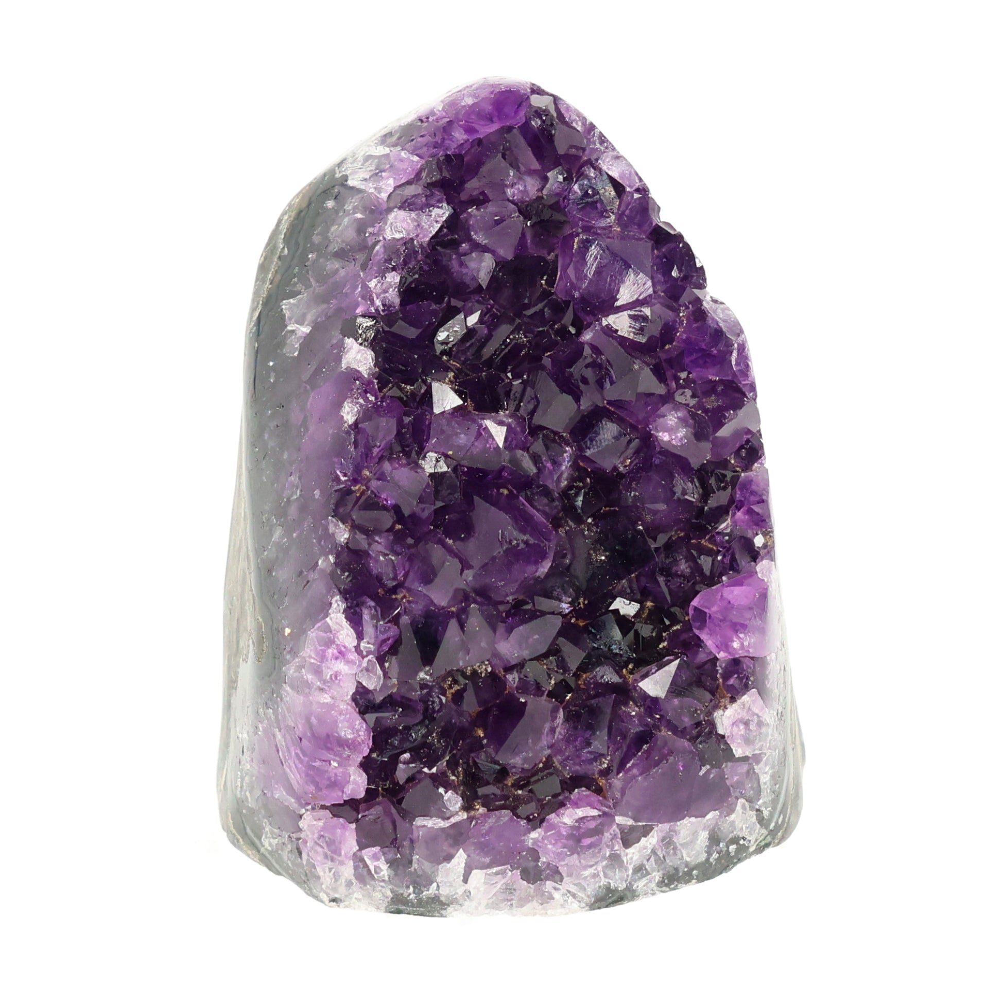 Mehrere hochwertige Amethyst Mini Cut Bases aus Uruguay mit dicht gewachsenen, tiefvioletten Kristallen auf einer Präsentationsfläche.