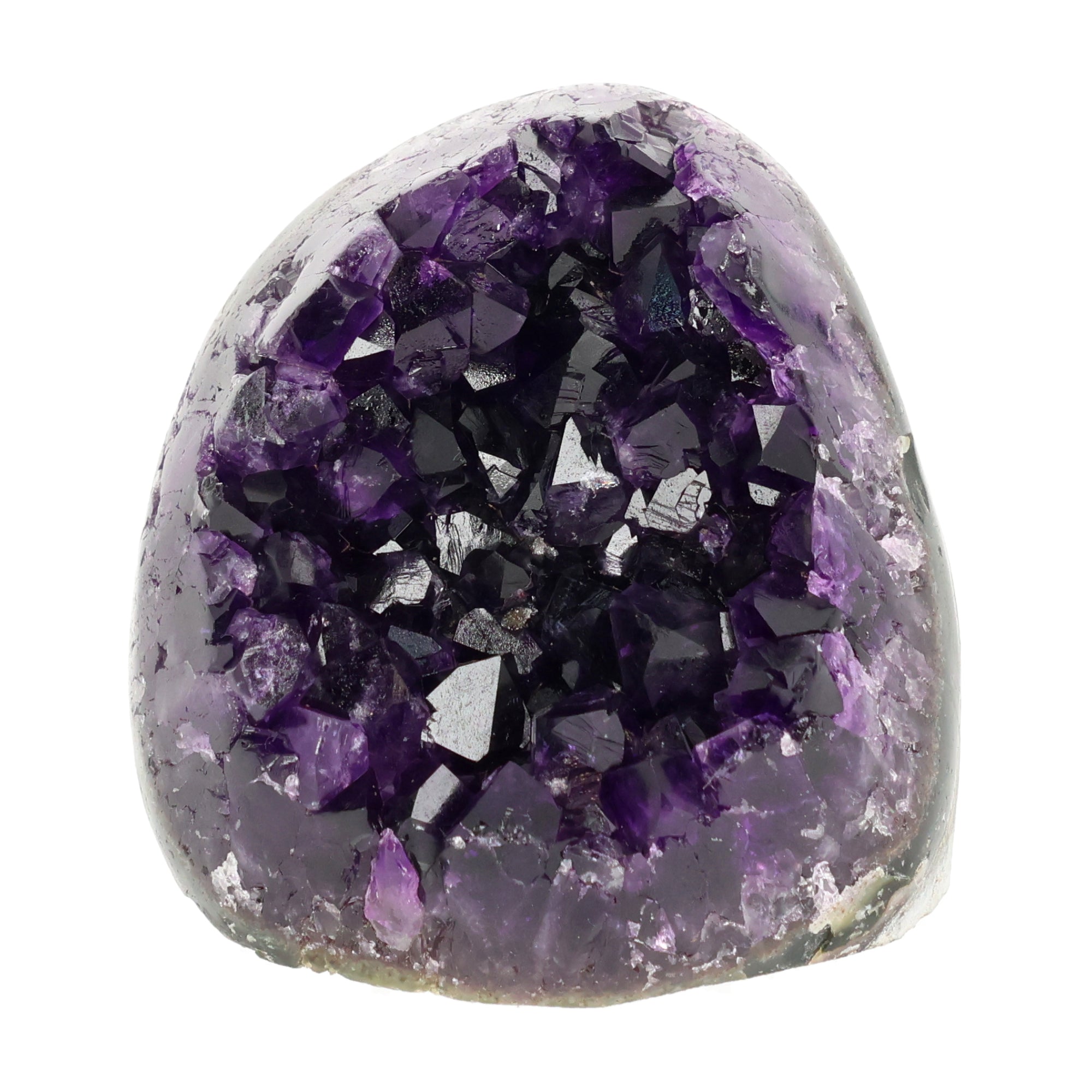 Mehrere hochwertige Amethyst Mini Cut Bases aus Uruguay mit dicht gewachsenen, tiefvioletten Kristallen auf einer Präsentationsfläche.