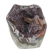 Amethyst mit Calcit aus Uruguay, Amethystkristalle mit hellen Calcitformationen, natürlich gewachsenes Mineralunikat.