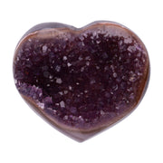 Kleines Amethyst Rainbow Herz mit natürlicher Druzy-Kristalloberfläche und Farbspiel aus Violett, Purpur und warmen Naturtönen.