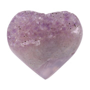 Kleines Amethyst Rainbow Herz mit natürlicher Druzy-Kristalloberfläche und Farbspiel aus Violett, Purpur und warmen Naturtönen.