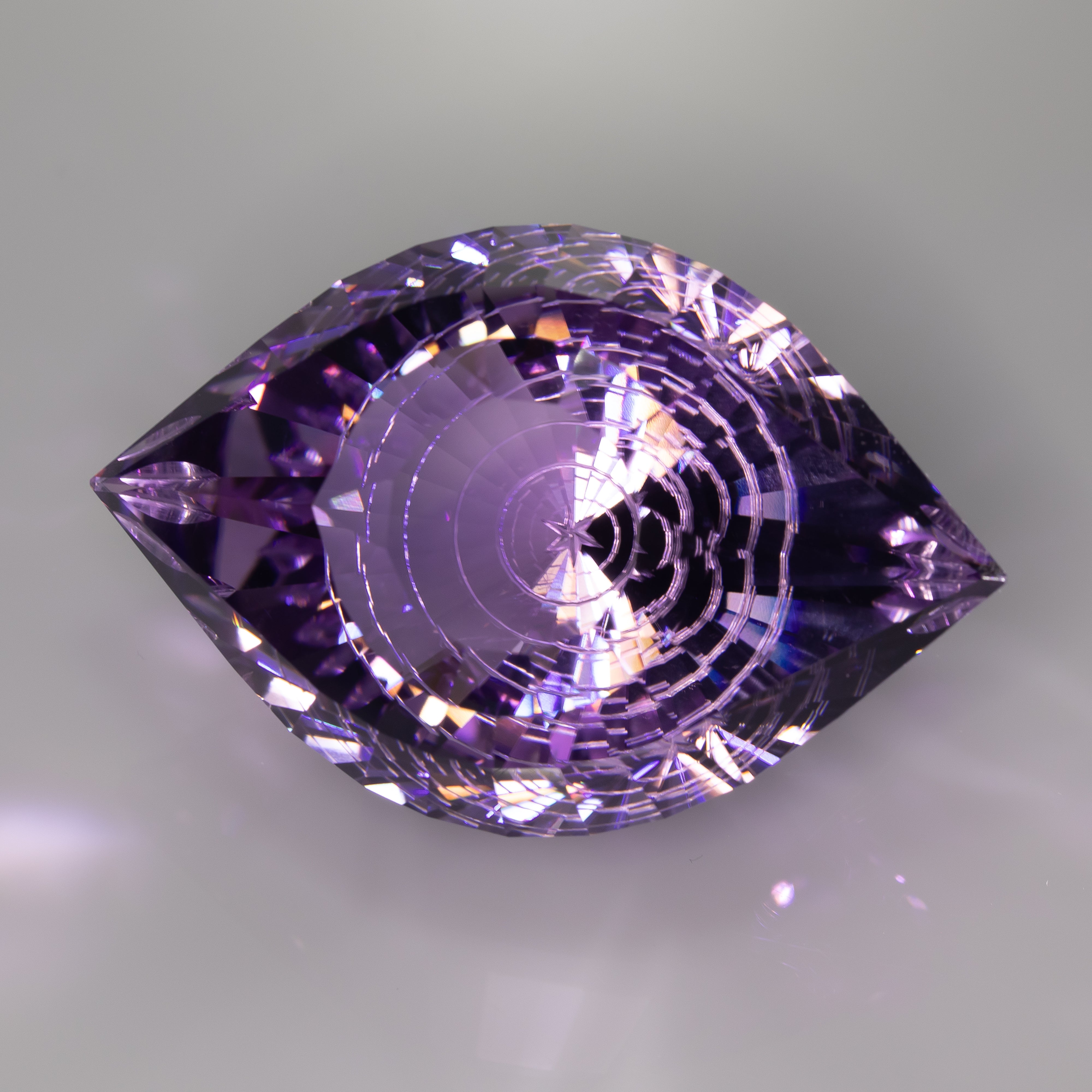 Cleopatra’s Eye - Signature Amethyst (491 ct) | Unikat von Mark Oros