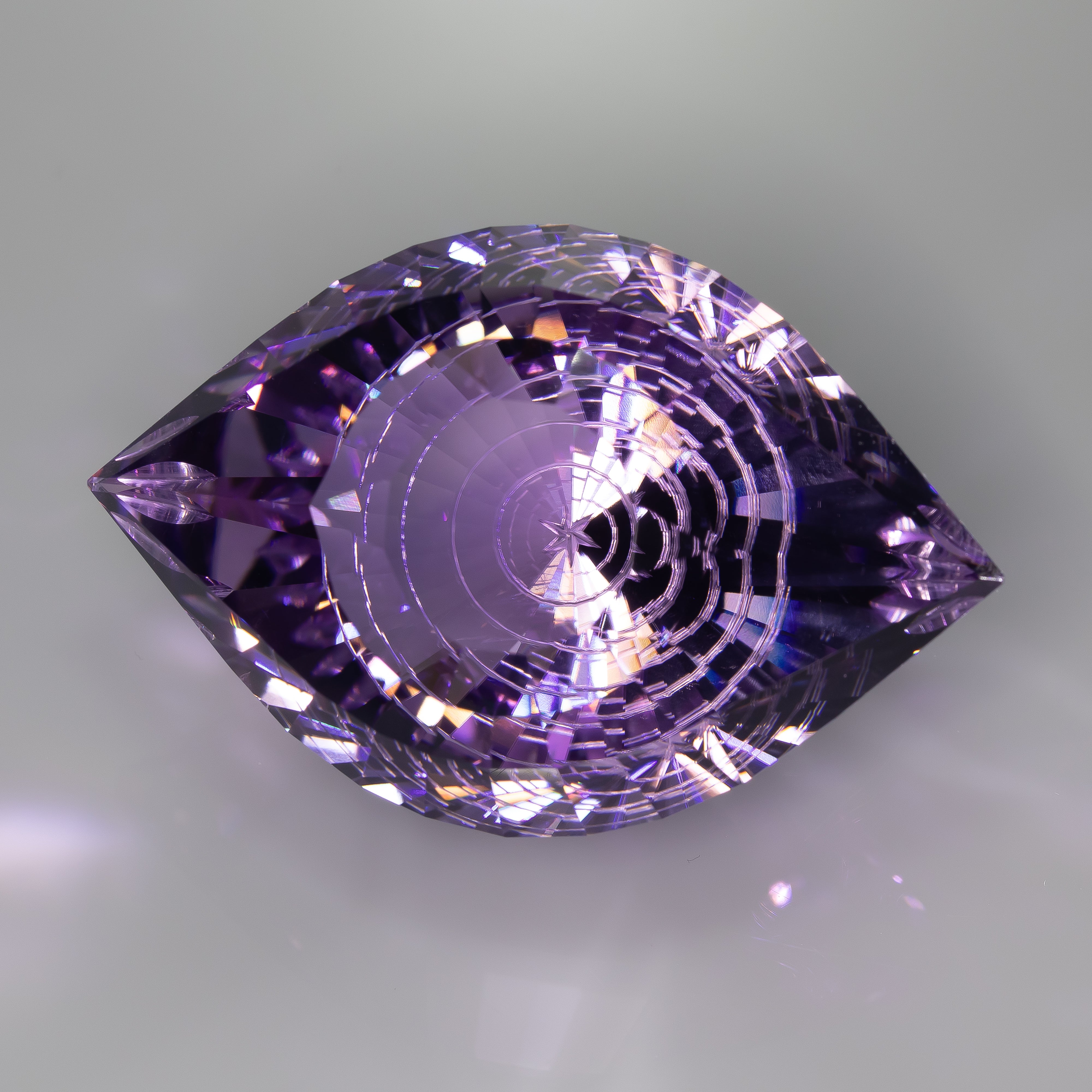 Cleopatra’s Eye - Signature Amethyst (491 ct) | Unikat von Mark Oros