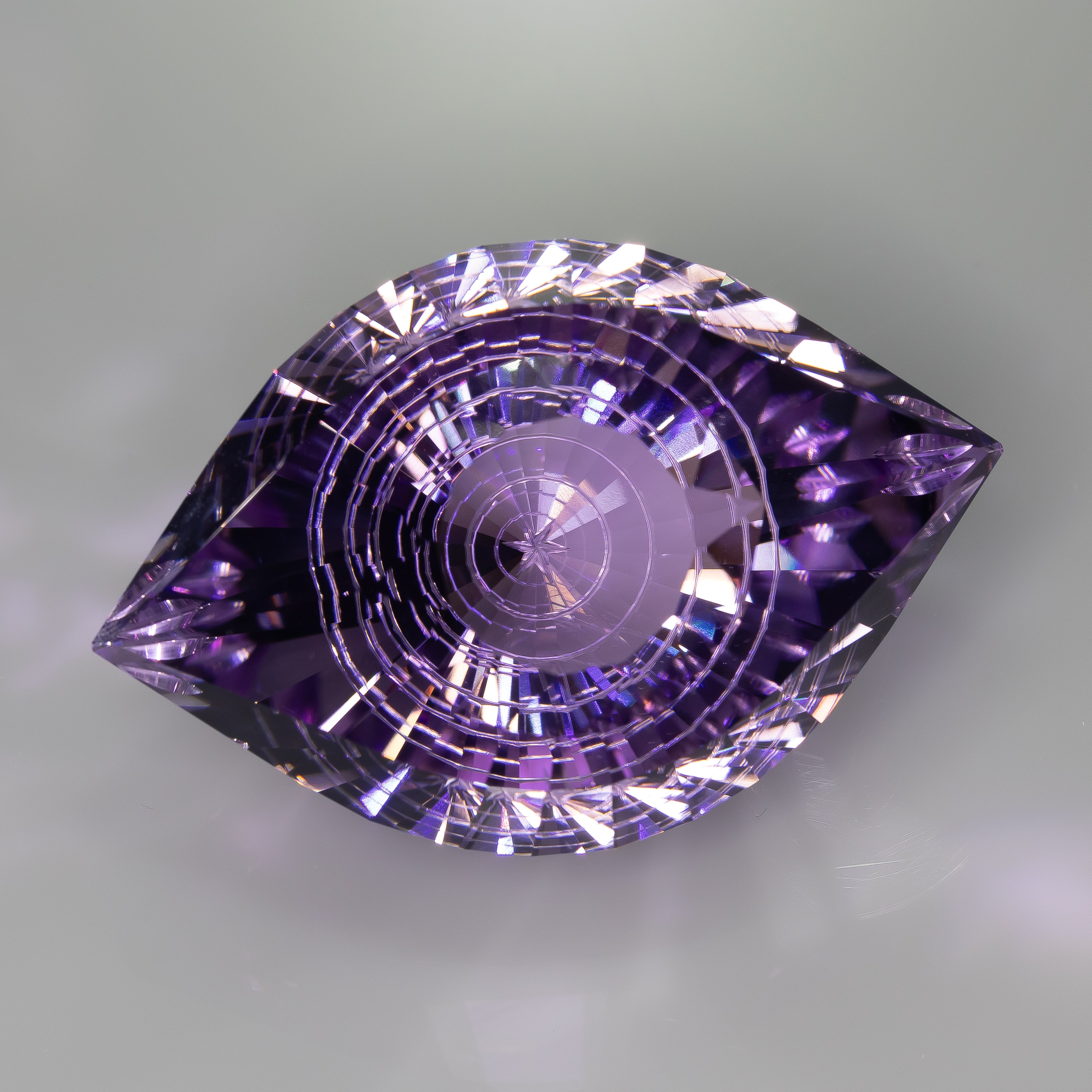 Cleopatra’s Eye - Signature Amethyst (491 ct) | Unikat von Mark Oros
