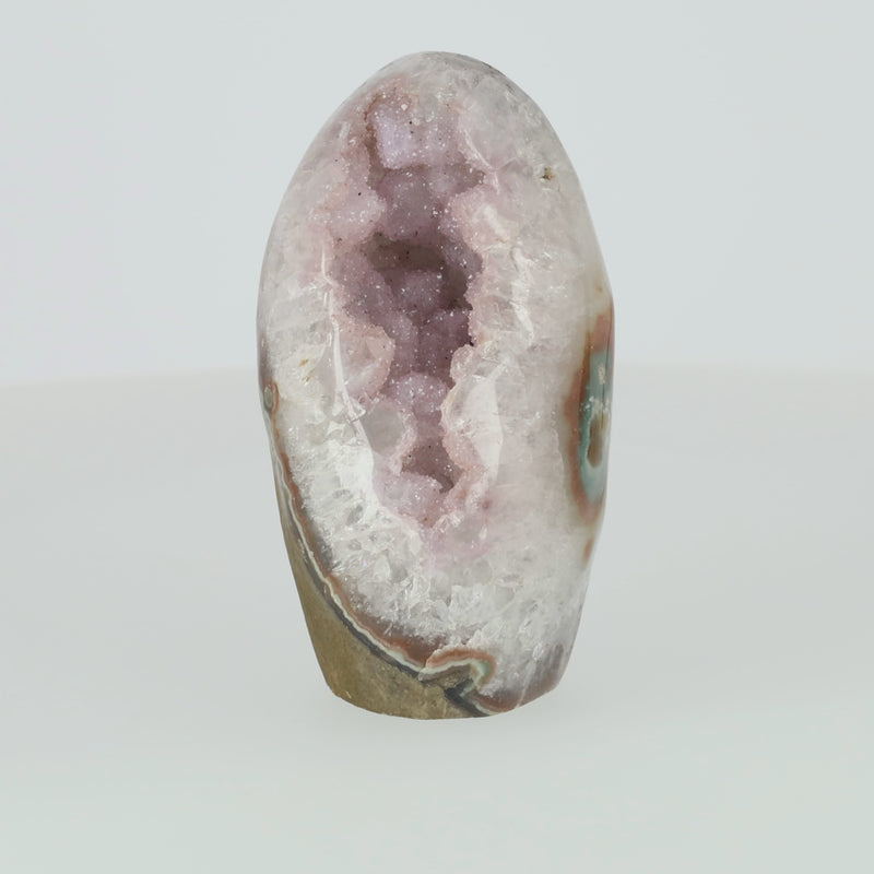 Regenbogen Amethyst aus Uruguay mit violetten Kristallen und natürlicher Farbvariation, hochwertiges Amethyst Unikat