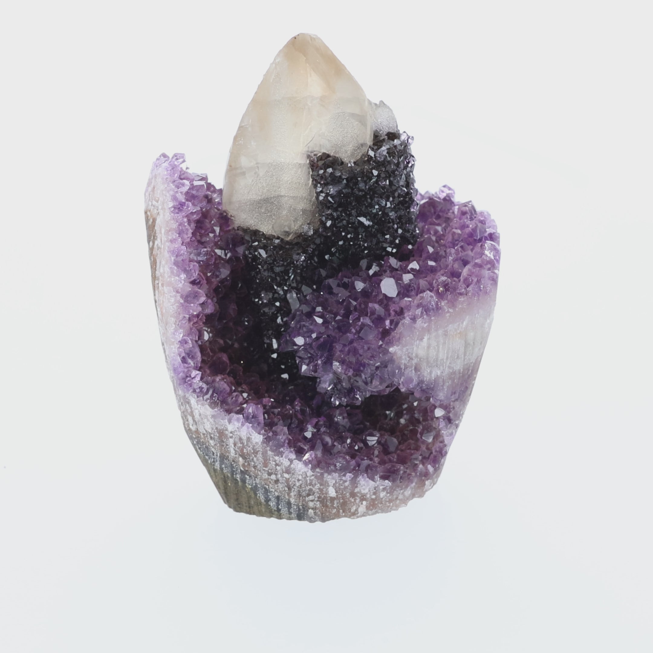 Video laden: Crystal Empire - Uruguay Amethyst 0,81 kg mit Calcit &amp; Turmalin (#537)