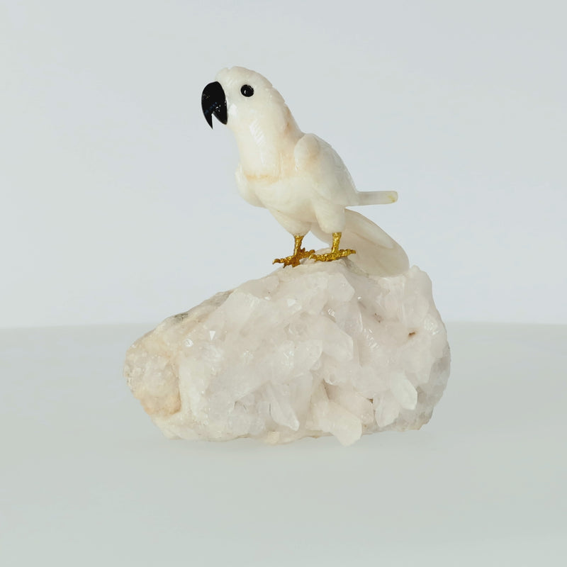 Amethyst-, Bergkristall- oder Achatstein aus Brasilien mit handgearbeiteten Vogelminiaturen aus verschiedenen Natursteinen.
