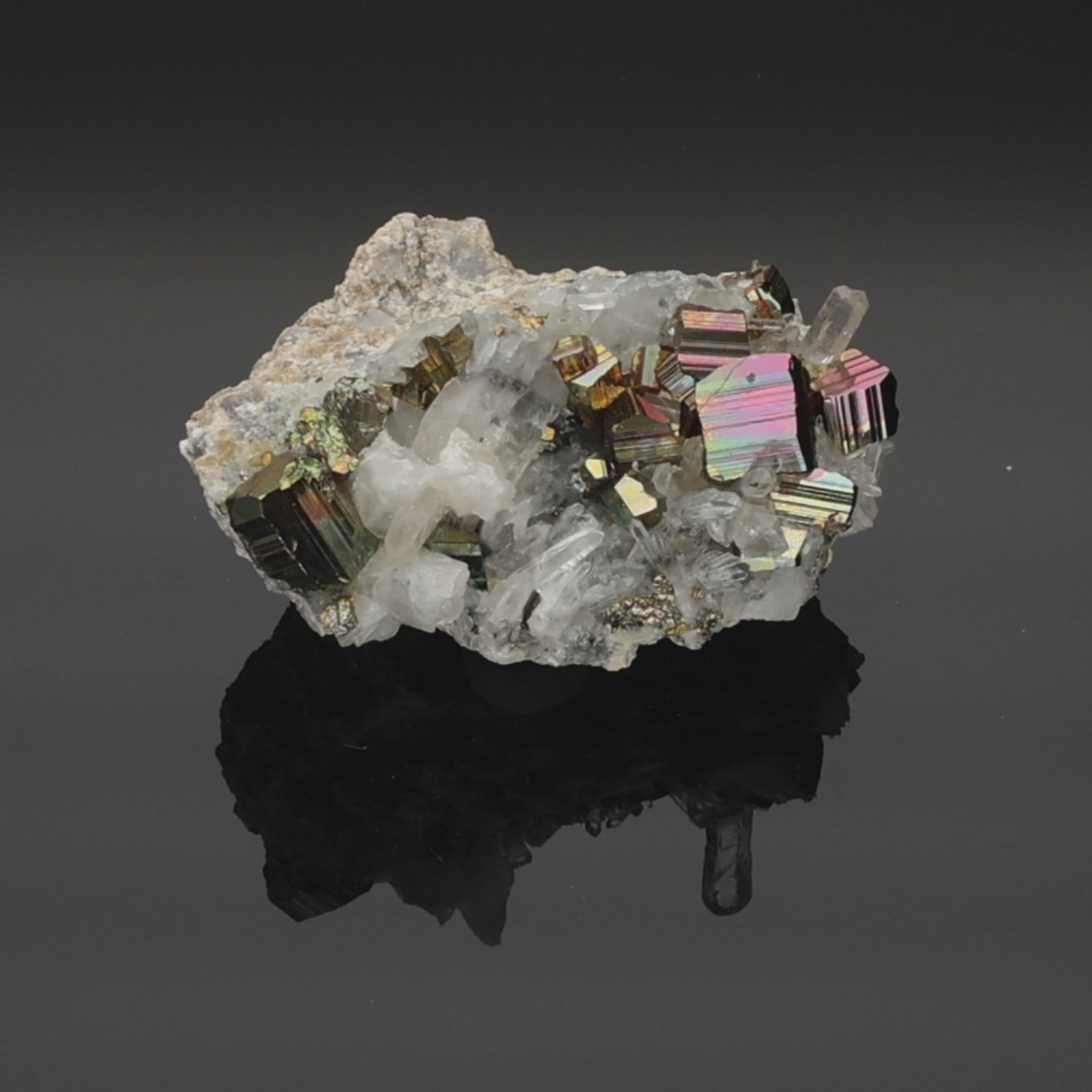 Video laden: Aurora Forge – Rainbow Pyrit aus Borneo, Indonesien – 136 g – Mineralien-Unikat (#1087)