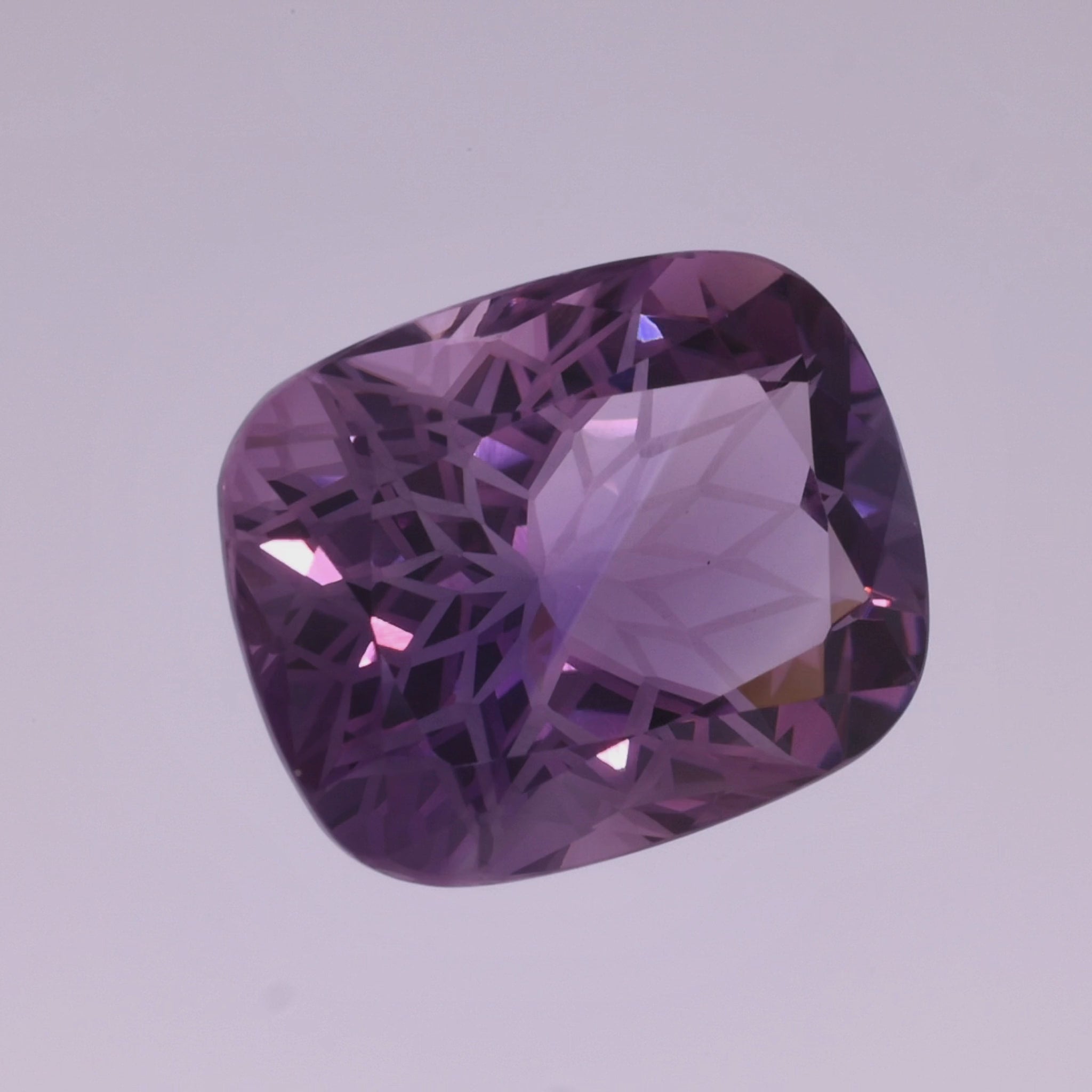 Load video: 18.07 ct Amethyst Oval Cut - Brilliant Deep Violet from Brazil - Premium Allrounder