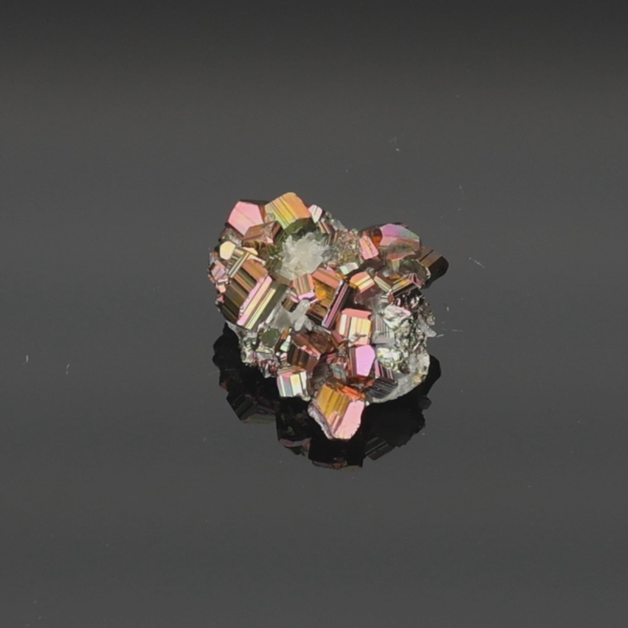 Load video: Aurora Spark – Rainbow Pyrit aus Borneo, Indonesien – 29,53 g – Mineralien-Unikat (#1102)