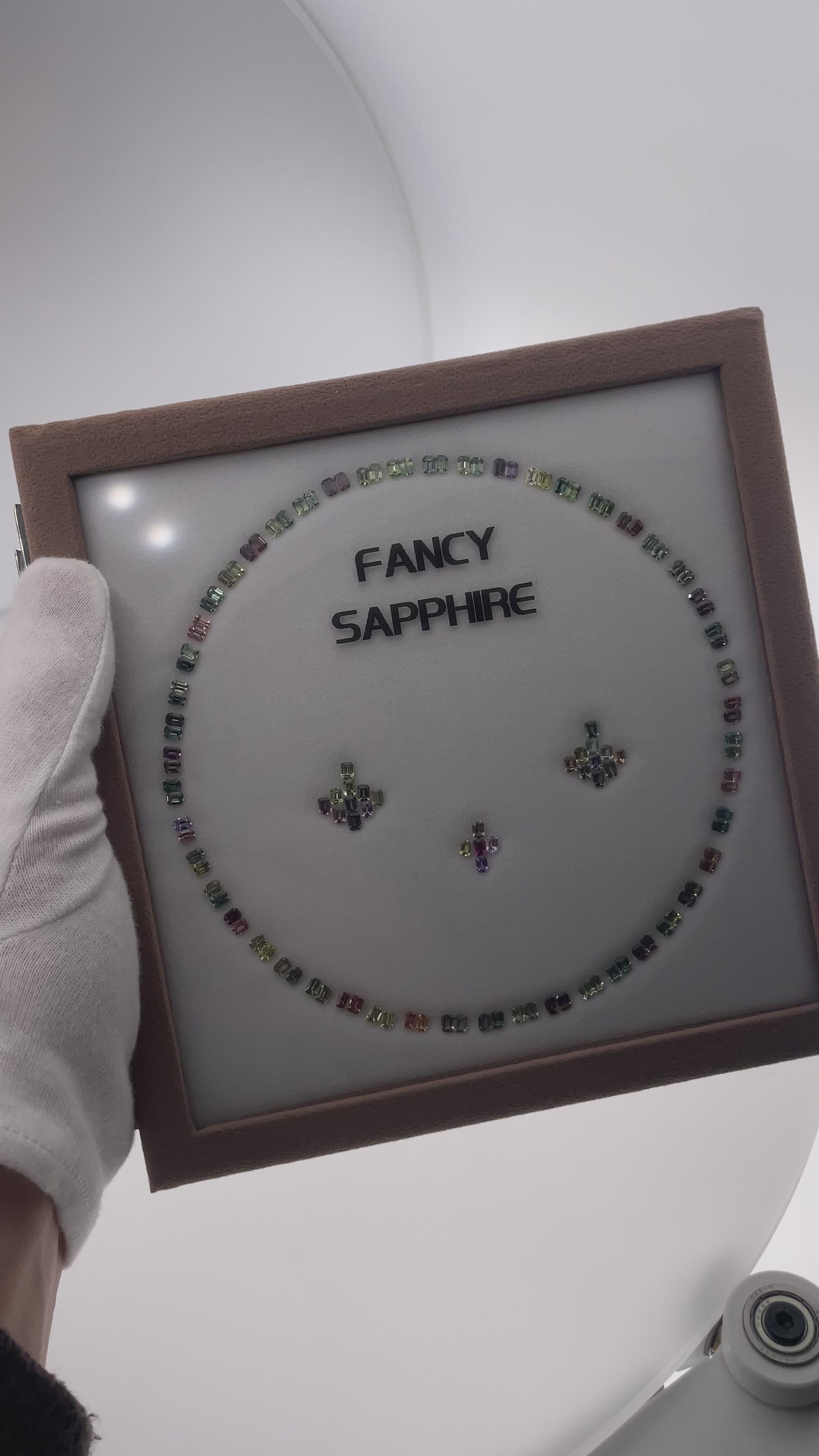Load video: Multicolor Sapphire Set (31.85 ct) – 127 Gemstones in a Harmonious Color Gradient for Exclusive Jewelry Design