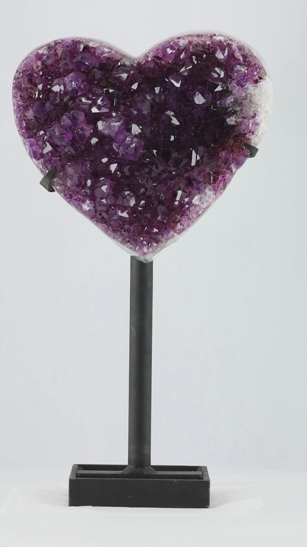 Video laden: Amethyst Herz Groß auf Metallständer