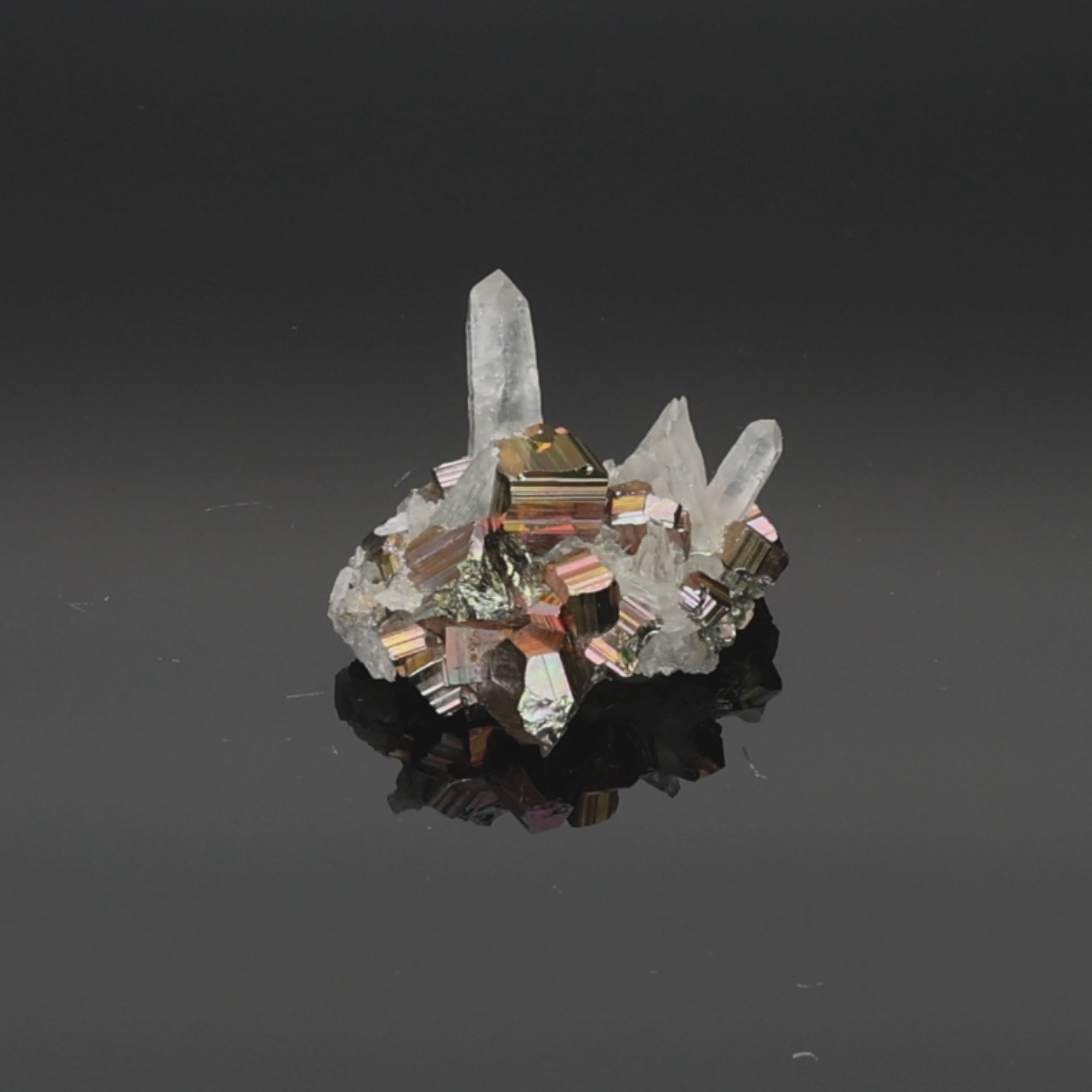 Load video: Cosmic Ember – Rainbow Pyrit aus Borneo, Indonesien – 20,62 g – Mineralien-Unikat (#1110)