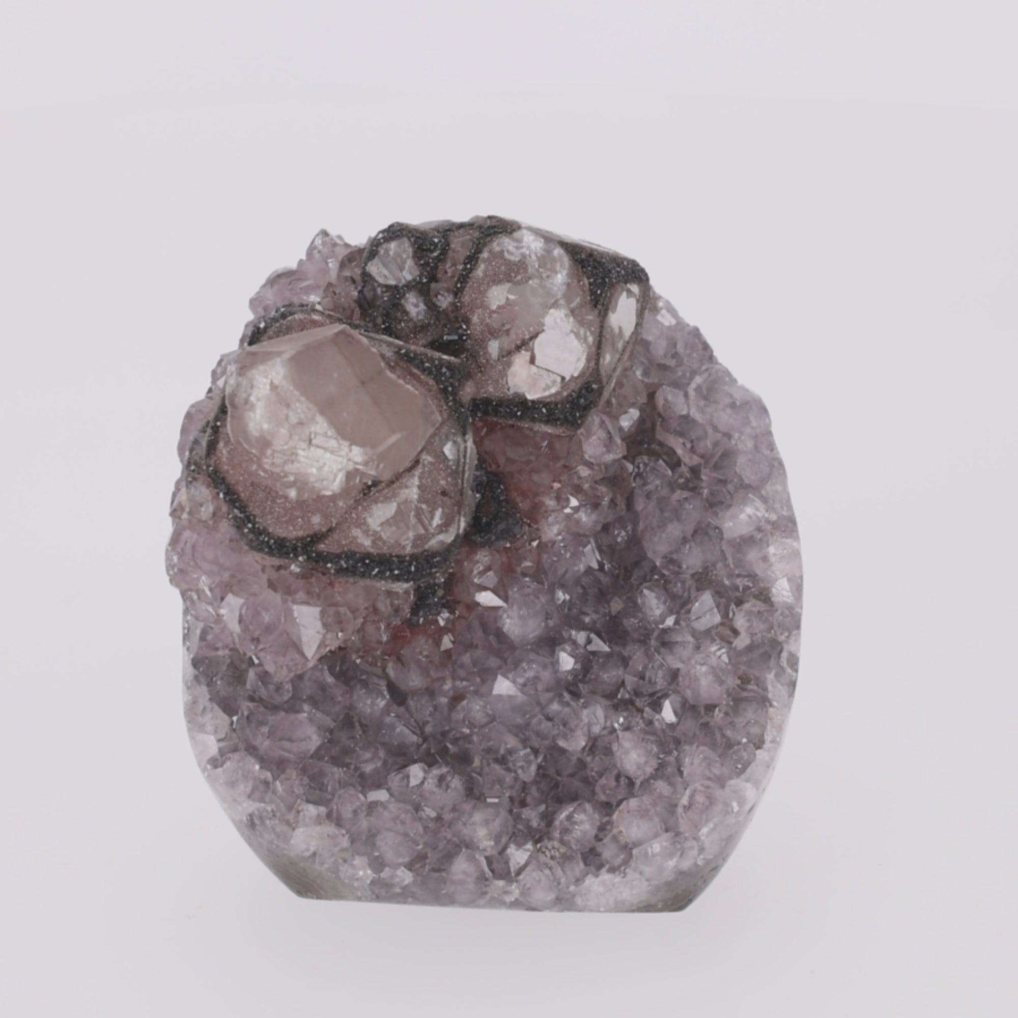 Video laden: Violet Orbit ✦ Amethyst mit Calcit &amp; Turmalin aus Uruguay | 958 g  (#805)