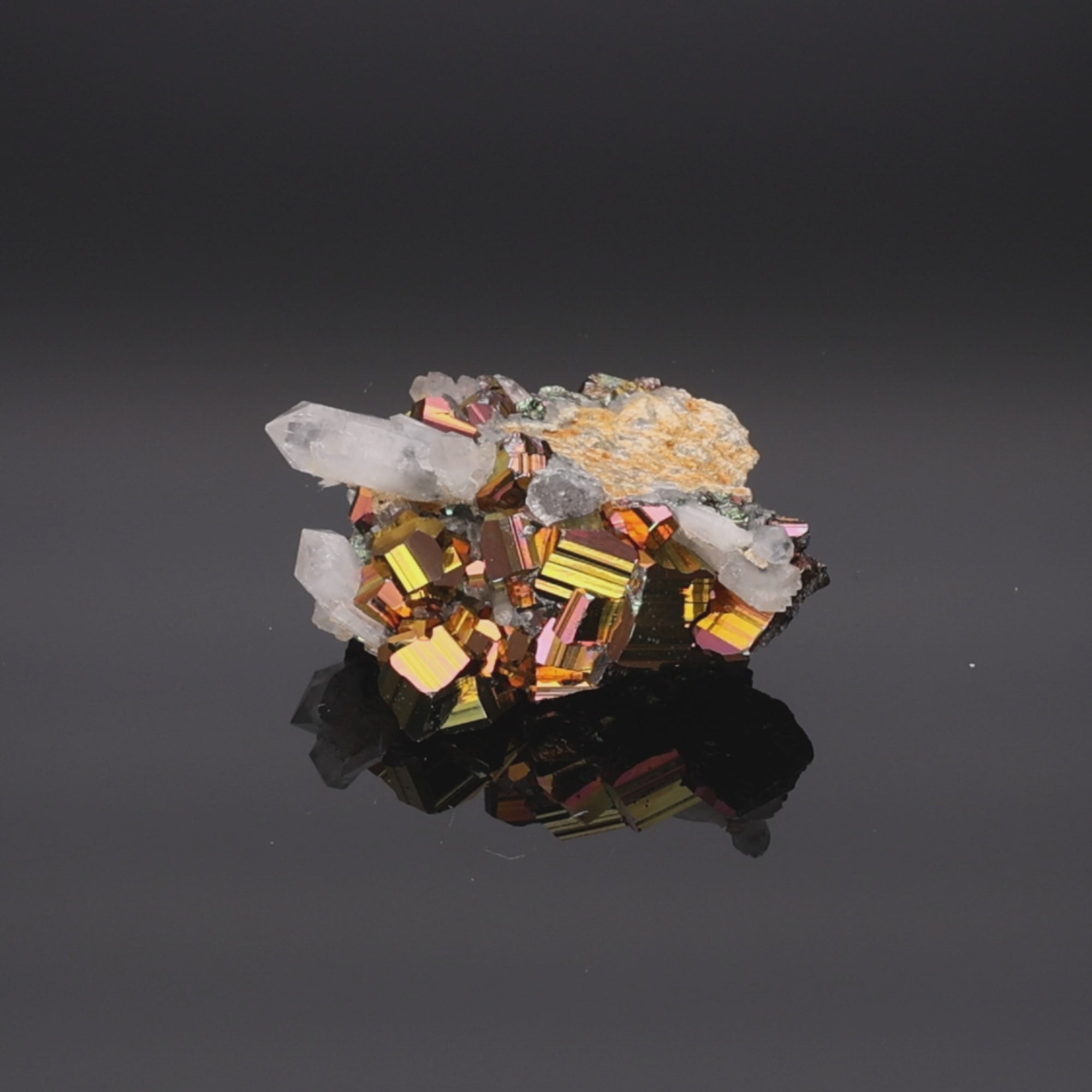 Load video: Mystic Fortress – Rainbow Pyrit aus Borneo, Indonesien – 155 g (#1374)