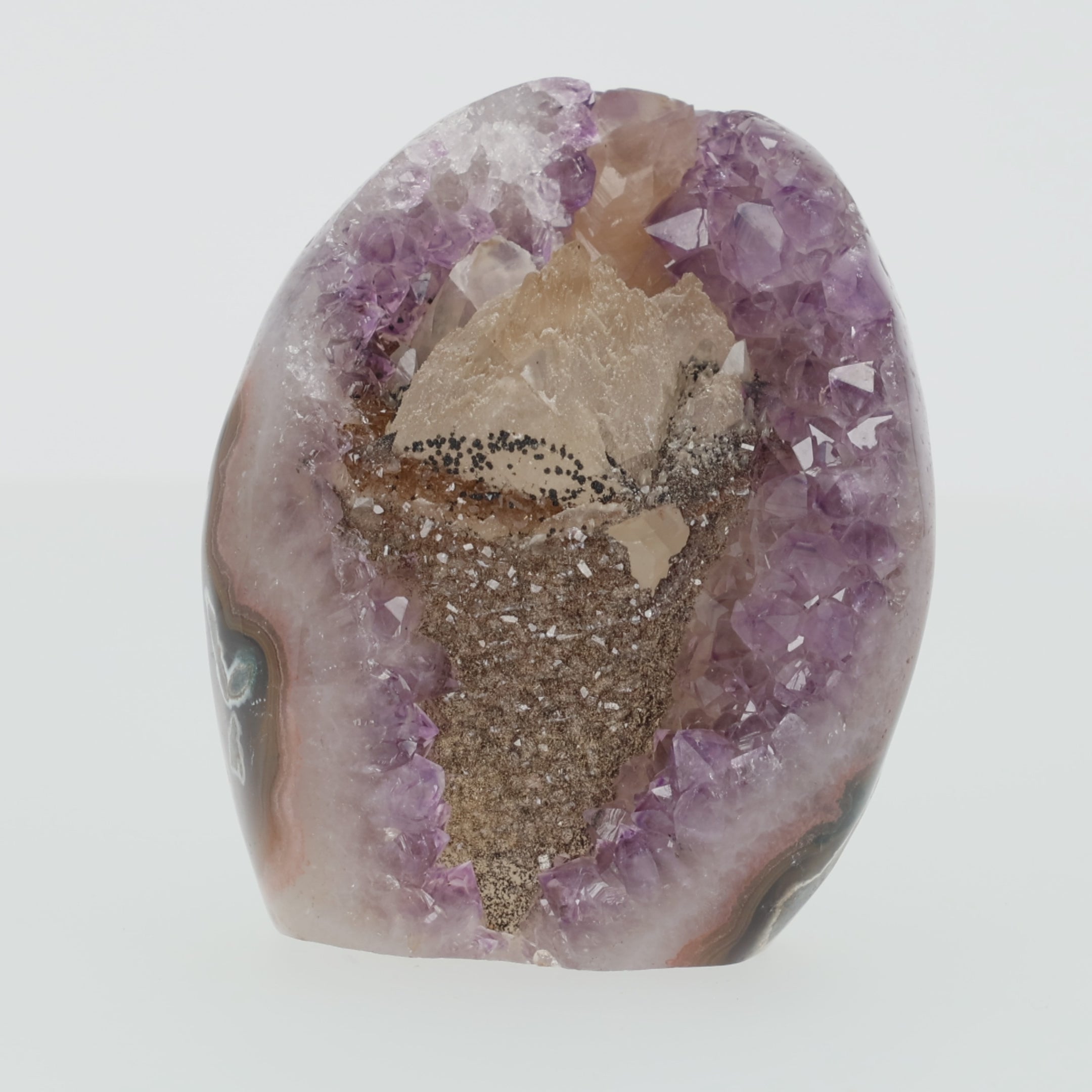 Video laden: „Lavendeltempel von Lysoria“ – Amethyst-Druse mit Calcit und schwarzem Turmalin aus Uruguay (#503)