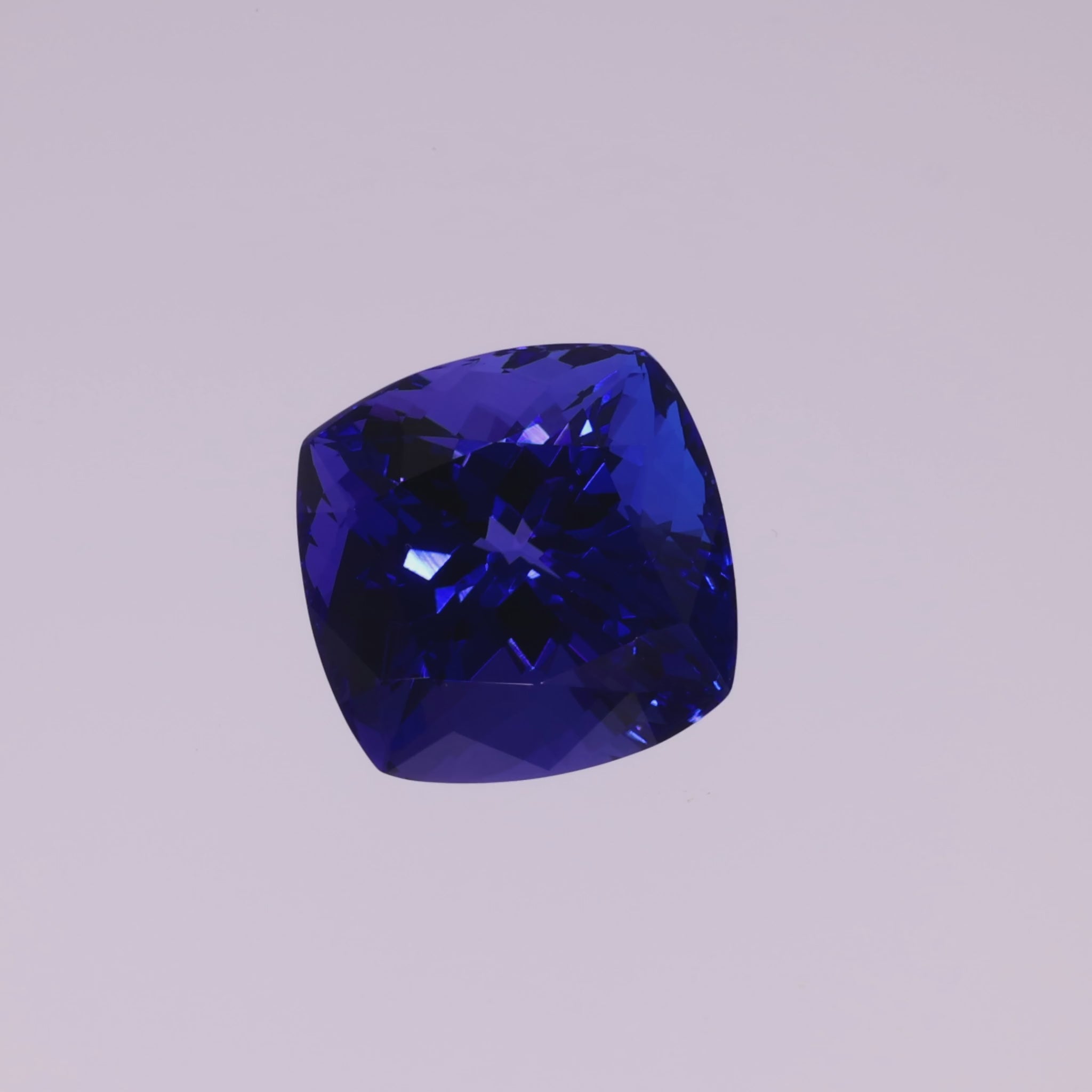 Video laden: Tansanit "Midnight Aura" 18,09 ct - Intense Violetish Blue - IGI Certified