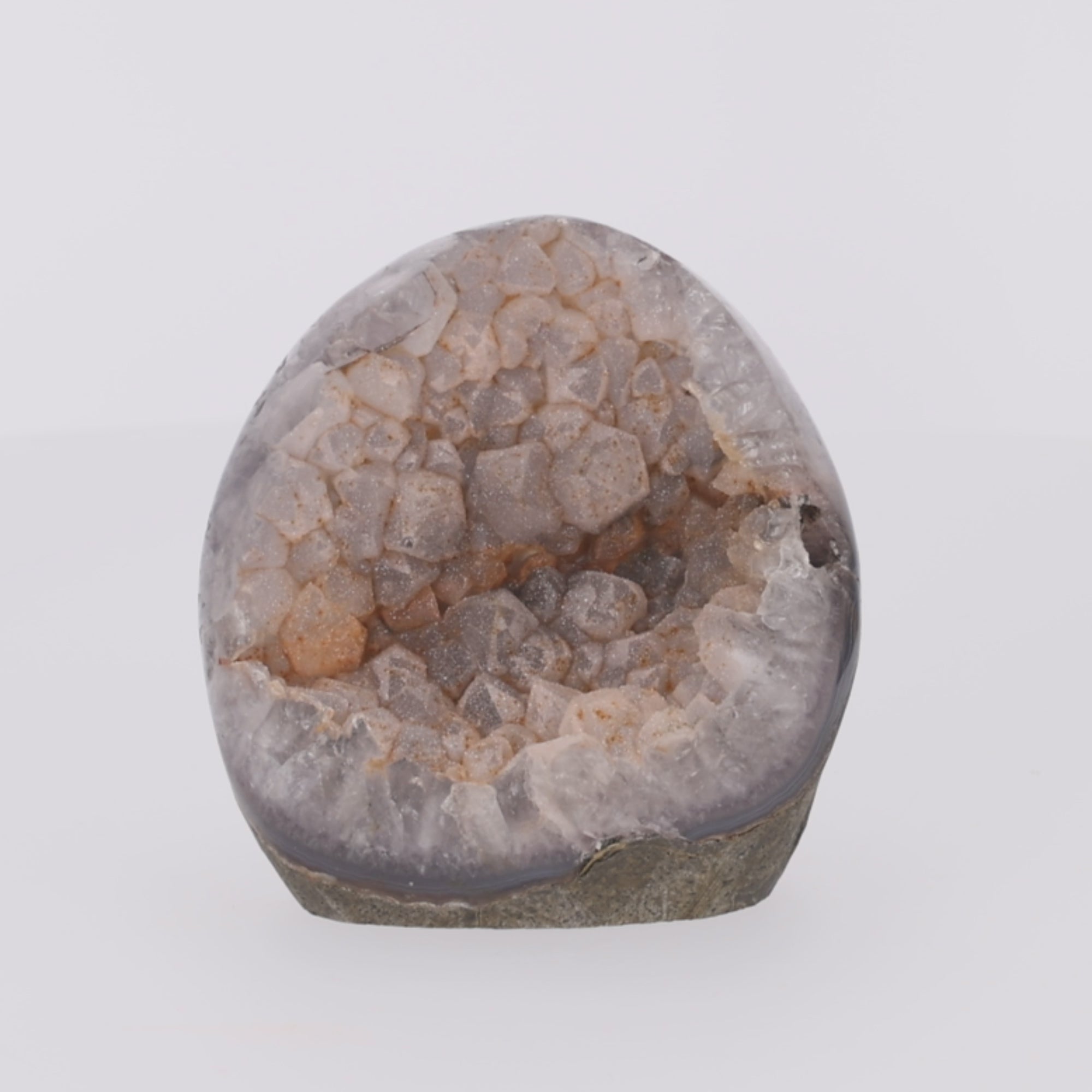 Video laden: Blush Crystal ✦ Amethyst-Druse mit Drusy aus Uruguay | ca. 1.723 g  (#843)