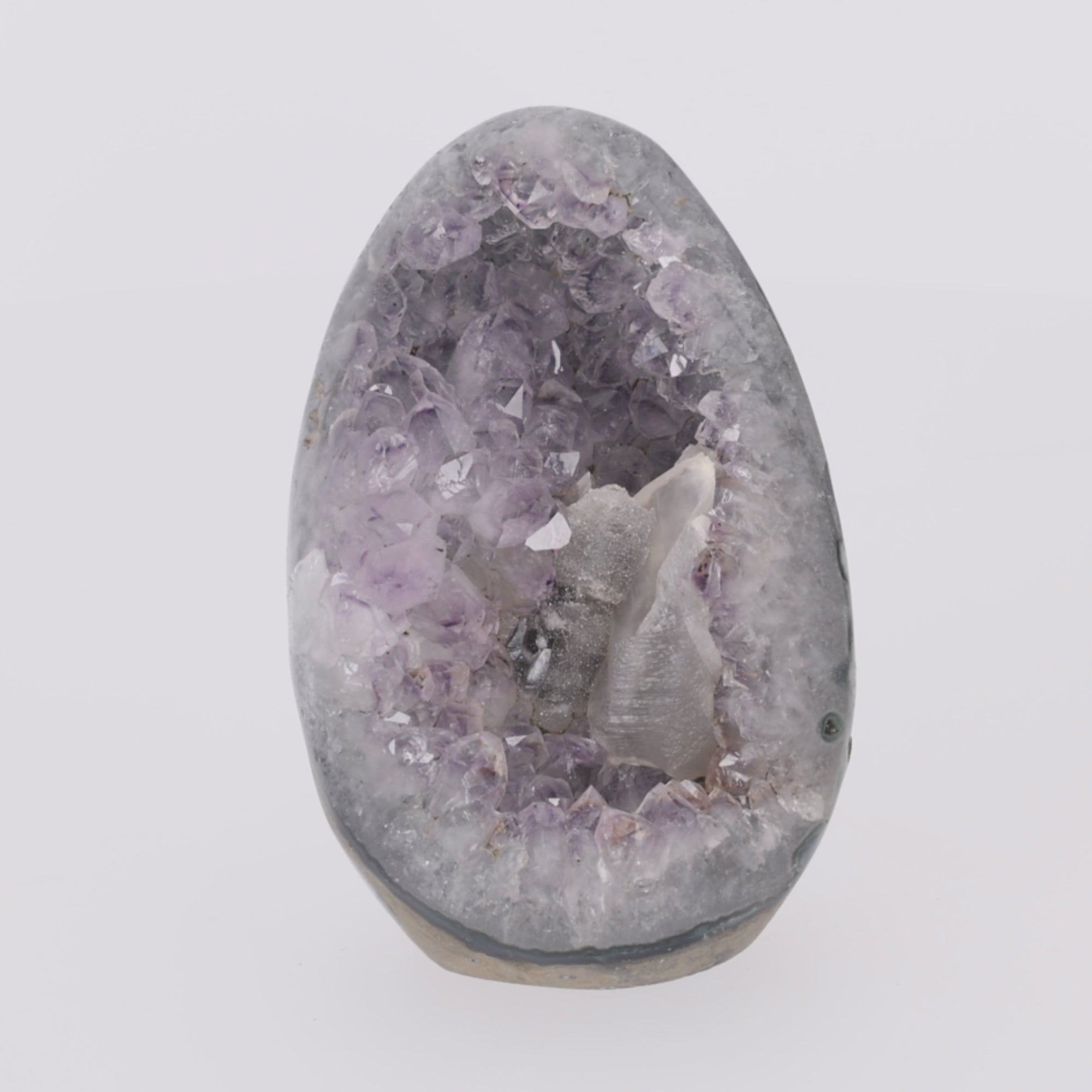 Video laden: Lavender Sanctuary ✦ Amethyst mit Calcit, Turmalin &amp; Drusy aus Uruguay | 1.309 g  (#835)