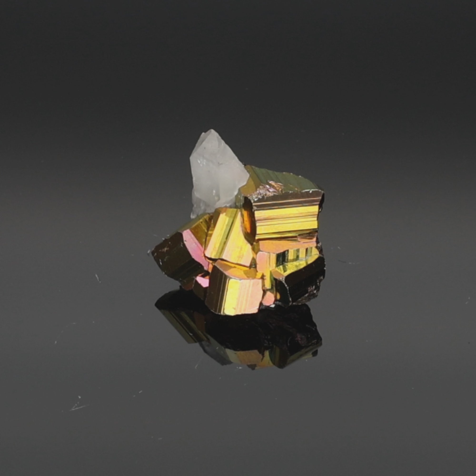 Load video: Aurora Core – Rainbow Pyrit aus Borneo, Indonesien – 23,65 g – Mineralien-Unikat (#1119)