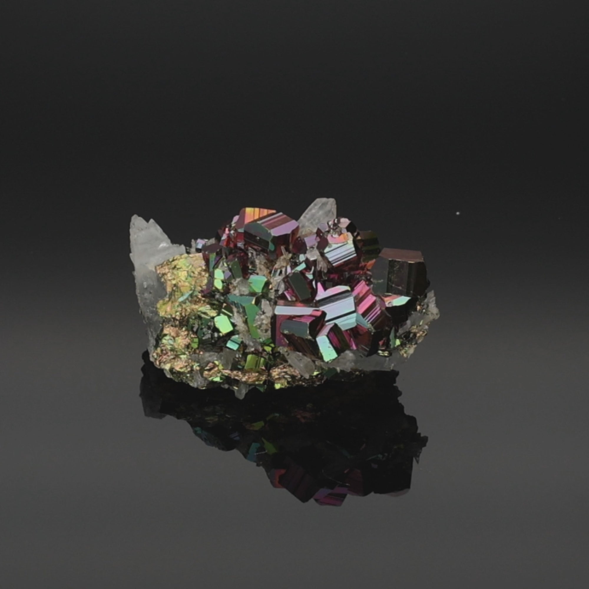 Video laden: Solar Prism – Rainbow Pyrit aus Borneo, Indonesien – 62 g – Mineralien-Unikat (#1092)
